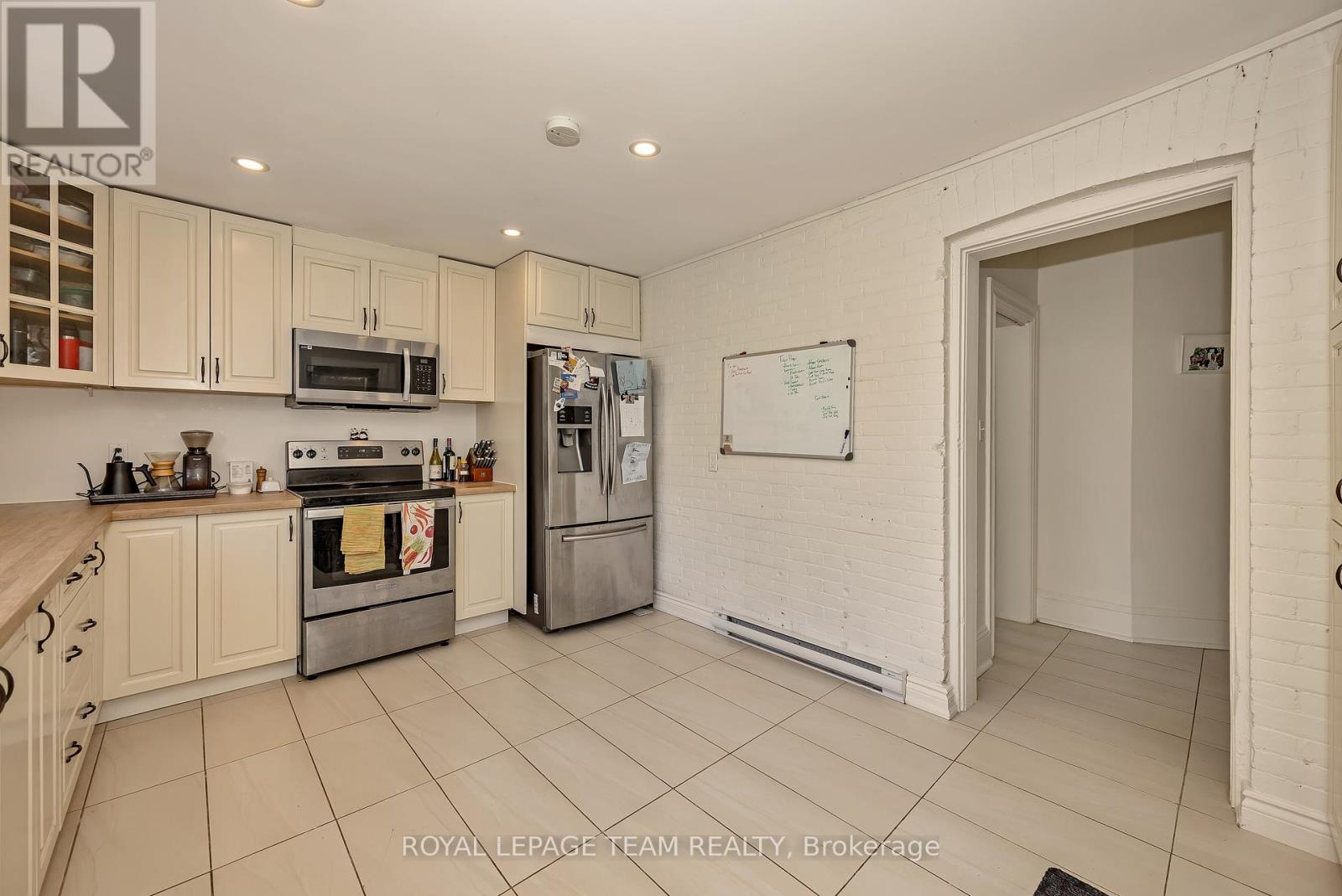 11 Sherbrooke Avenue Property Photo 15