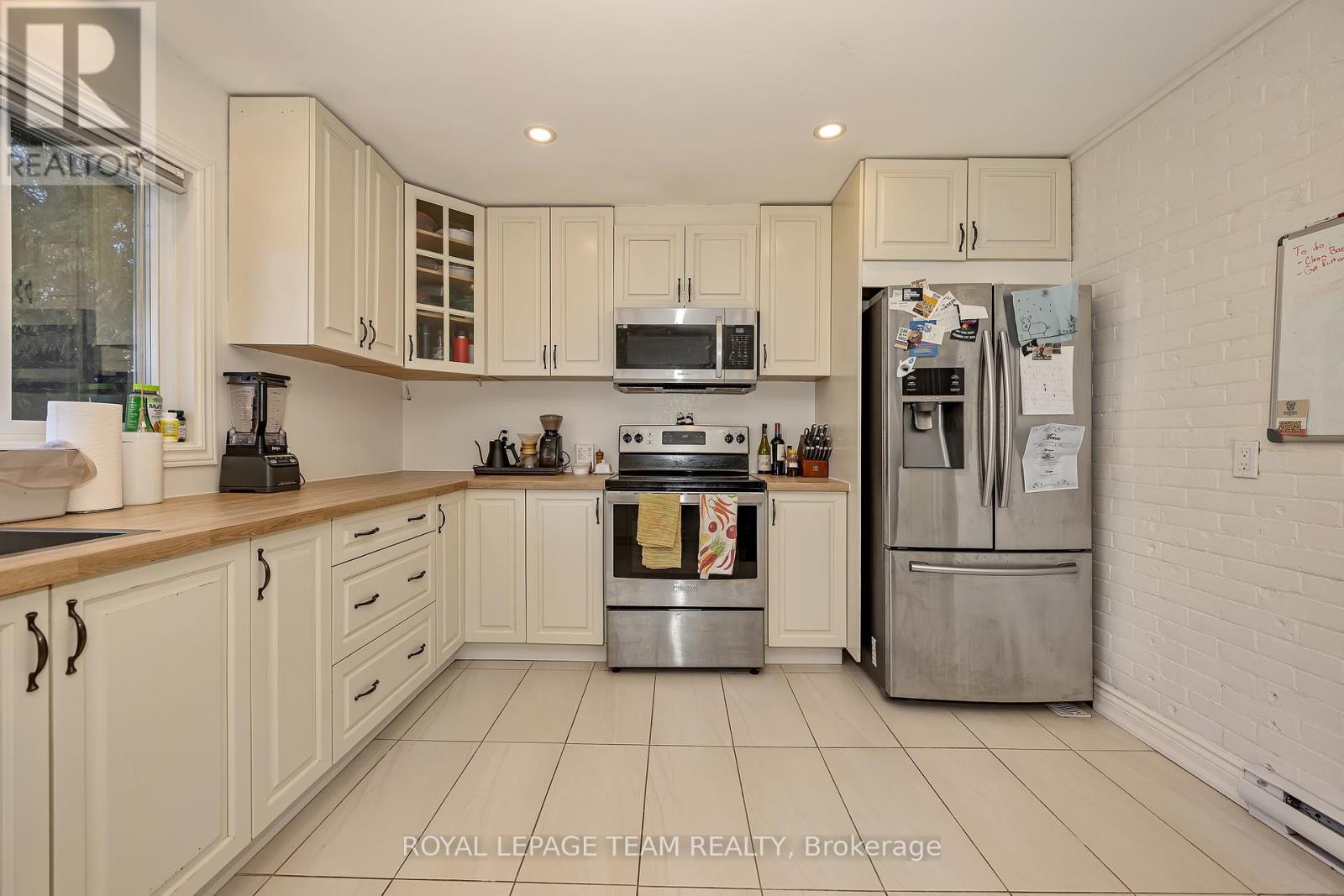 11 Sherbrooke Avenue Property Photo 16