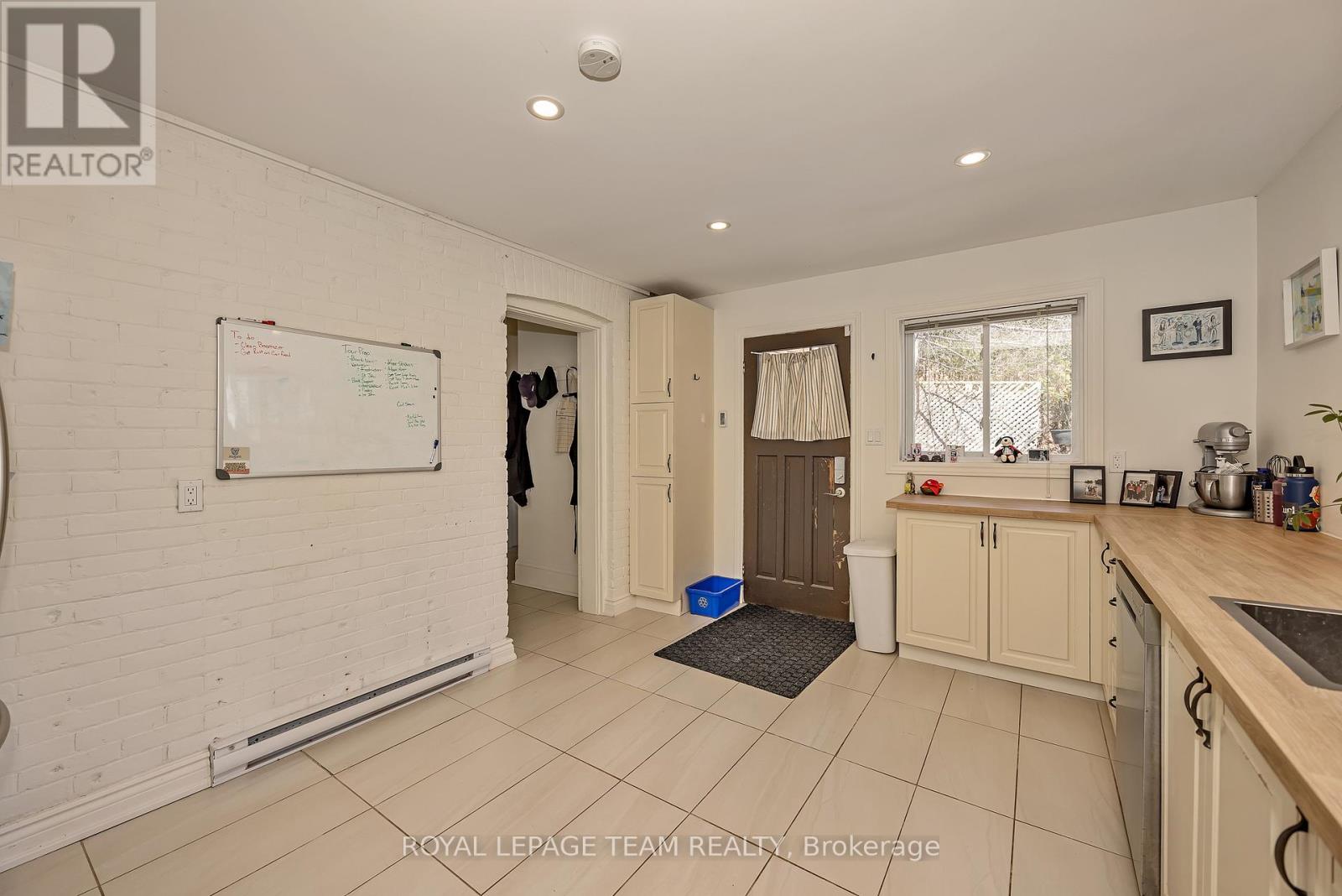 11 Sherbrooke Avenue Property Photo 27