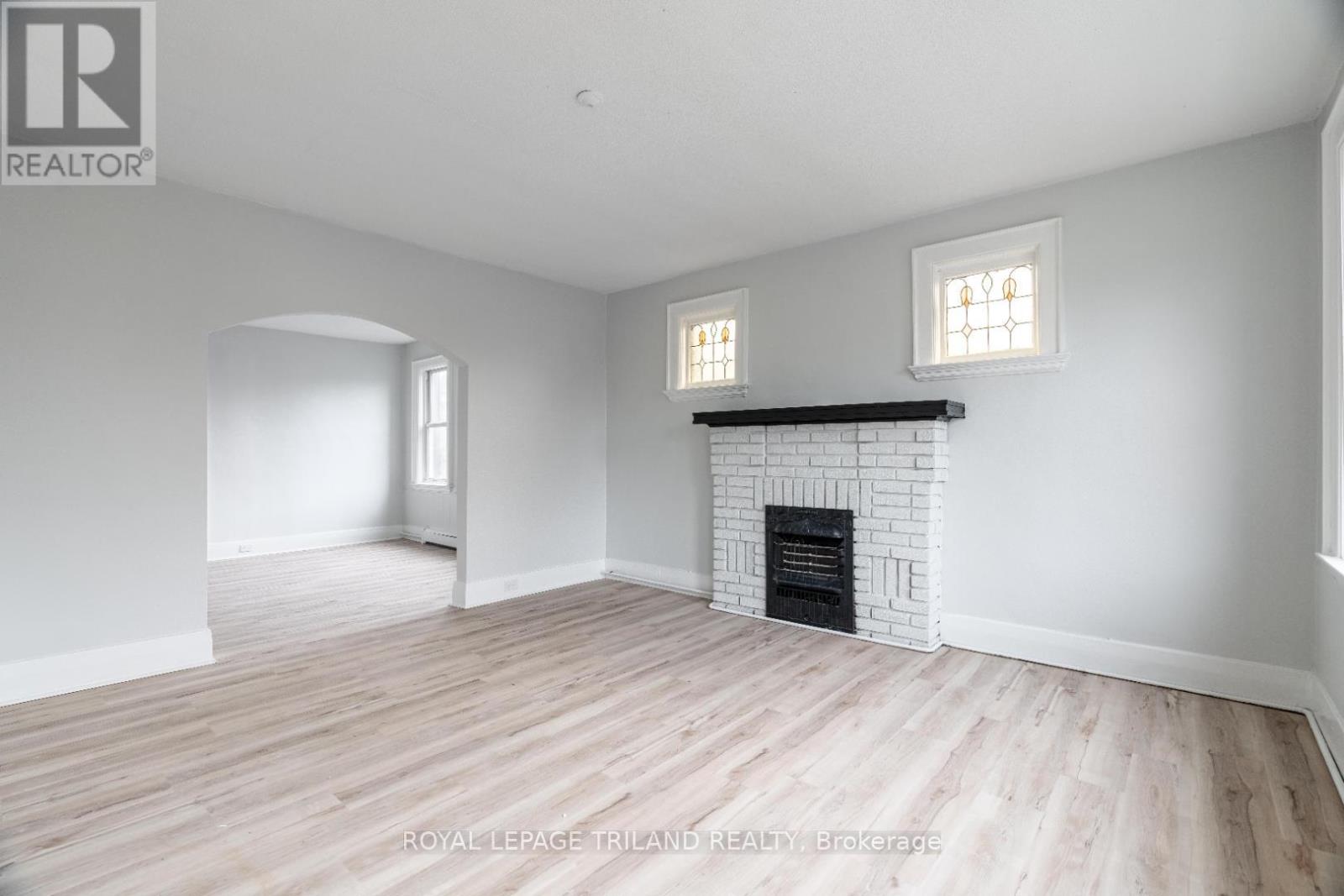3 - 425 MCKENZIE AVENUE Property Photo 1