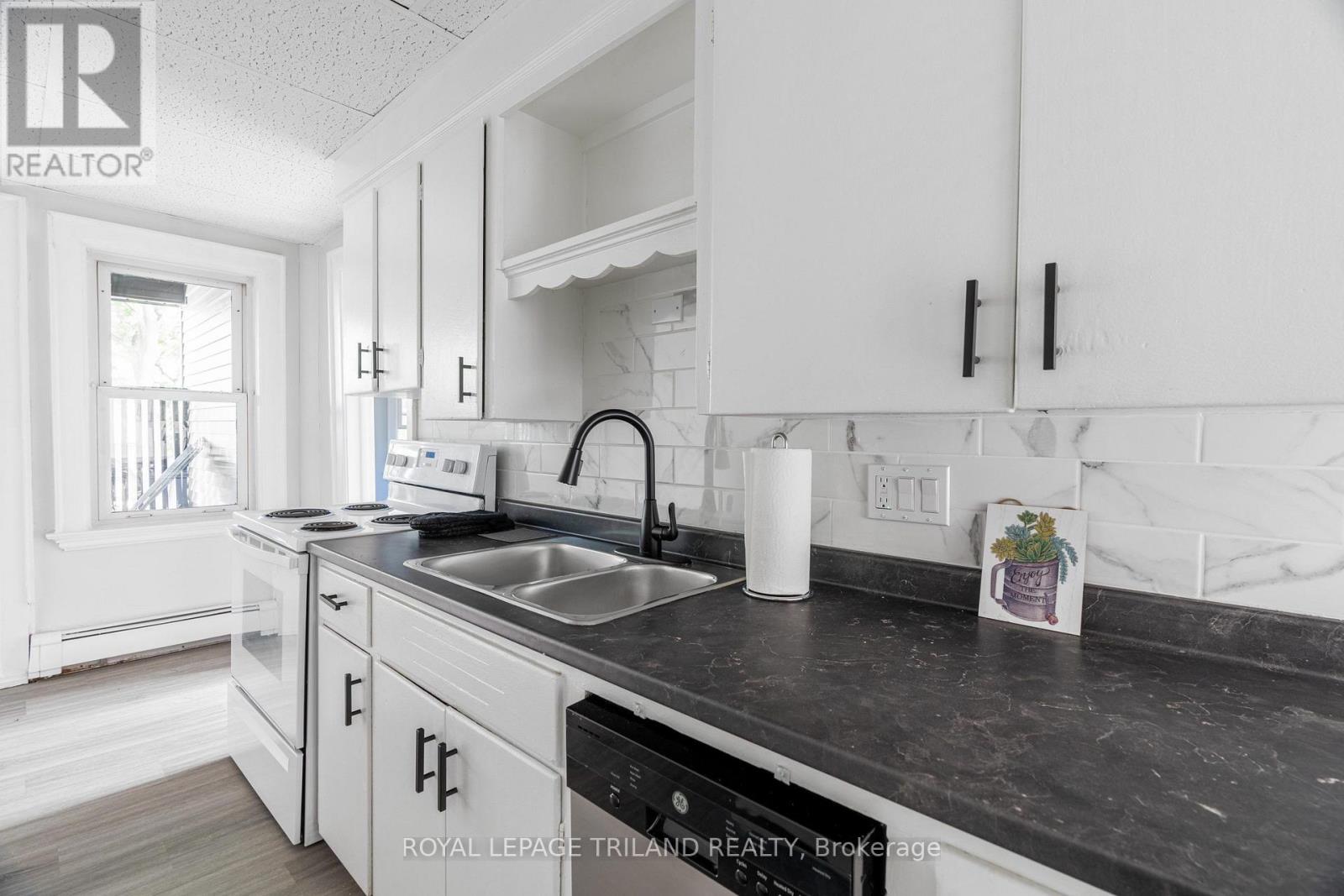 9 - 425 Mckenzie Avenue Property Photo 11