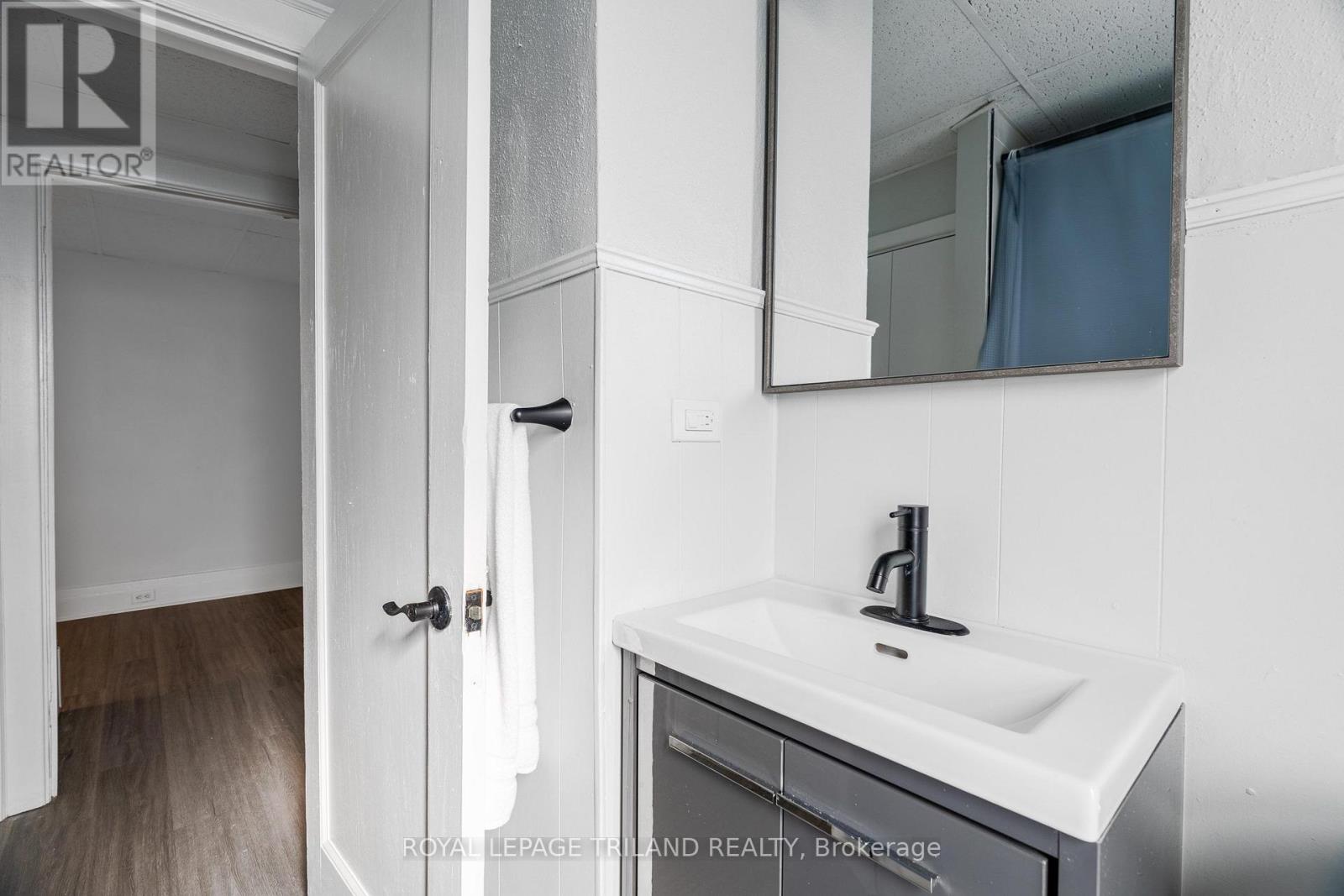 9 - 425 Mckenzie Avenue Property Photo 15