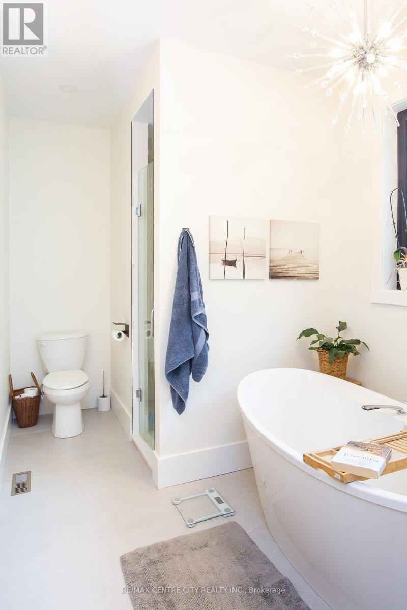 273 Foxborough Place Property Photo 10