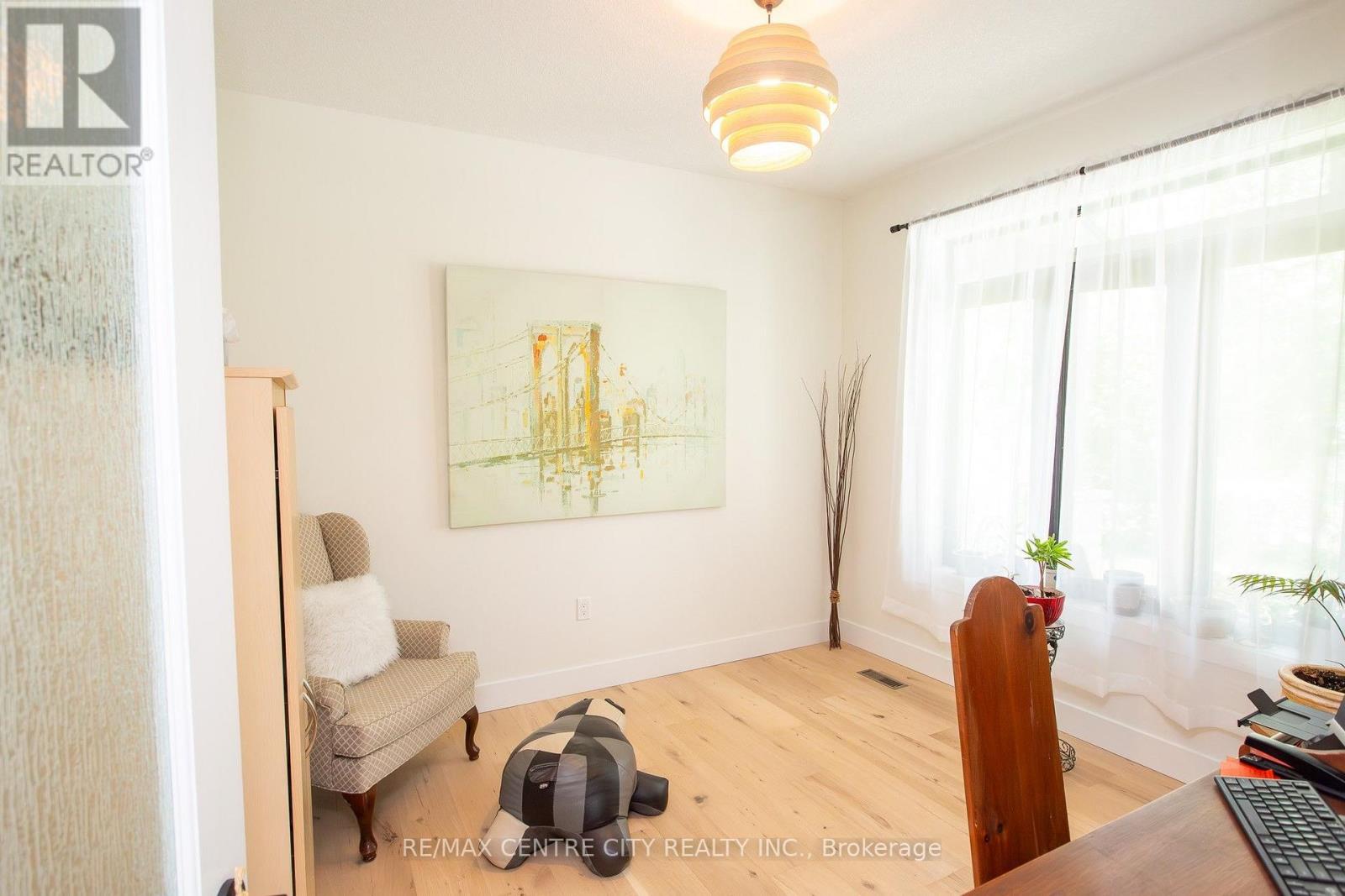 273 Foxborough Place Property Photo 14