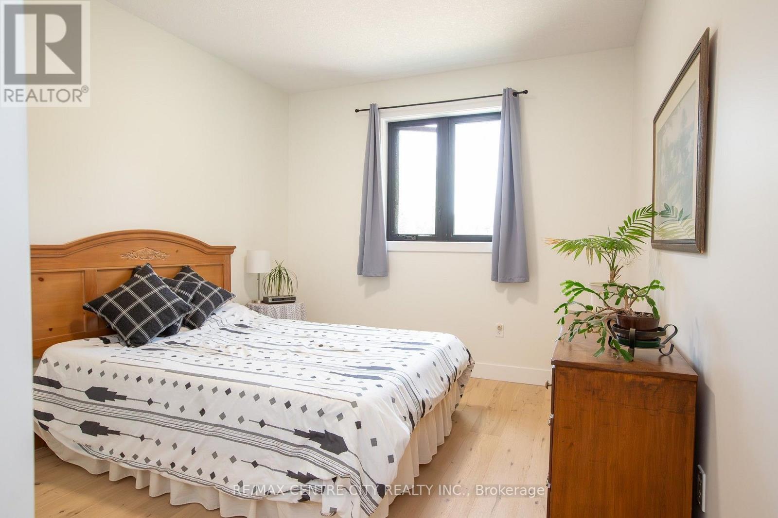 273 Foxborough Place Property Photo 15