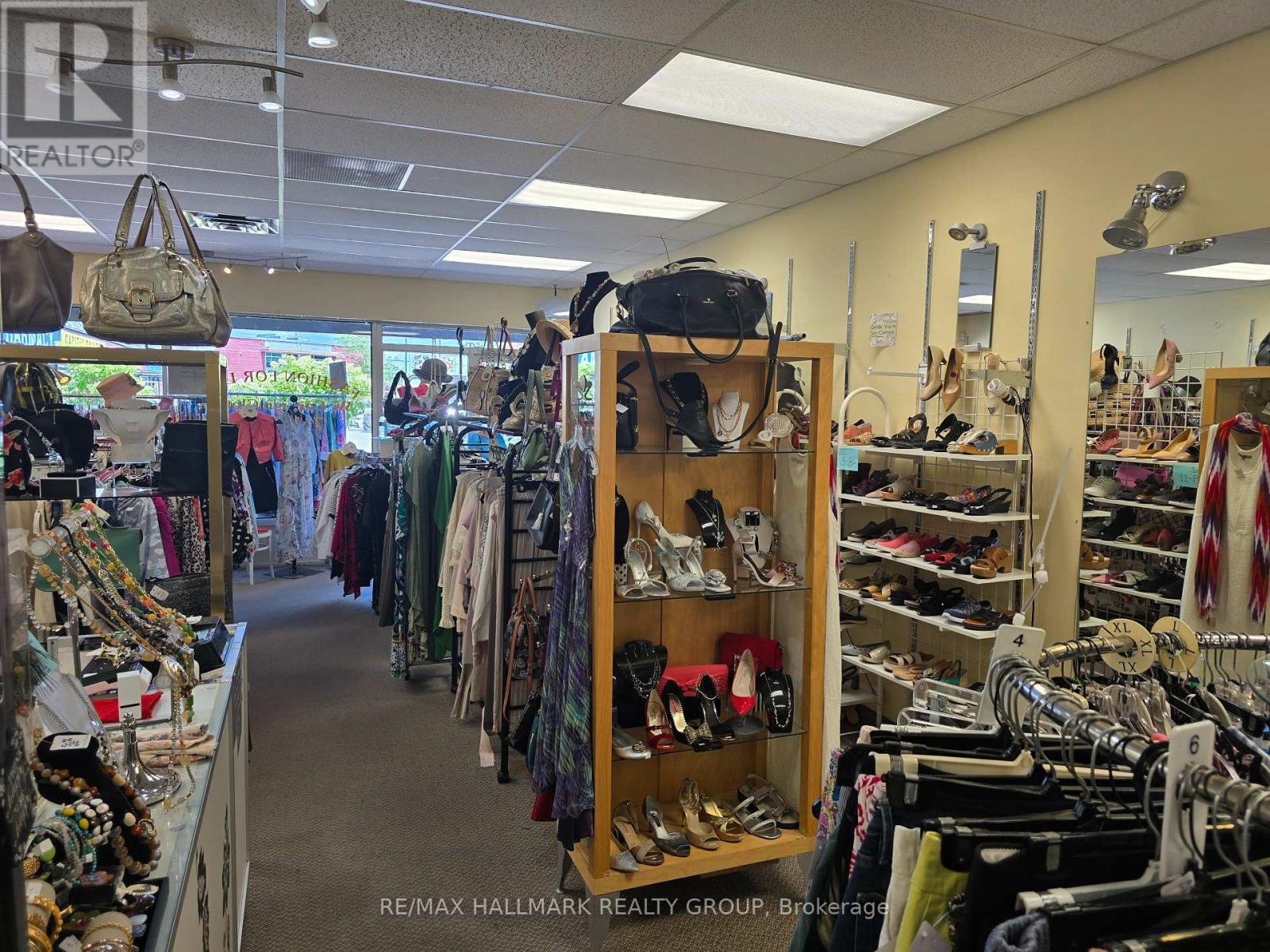 28 - 1500 Bank Street Property Photo 5