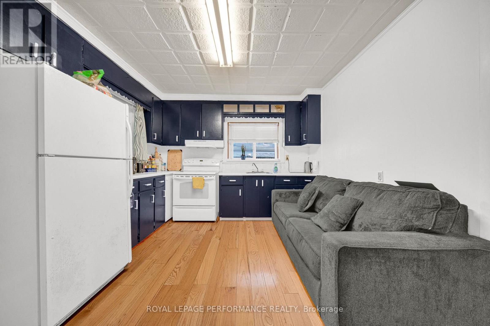 98 Boyce Avenue Property Photo 27
