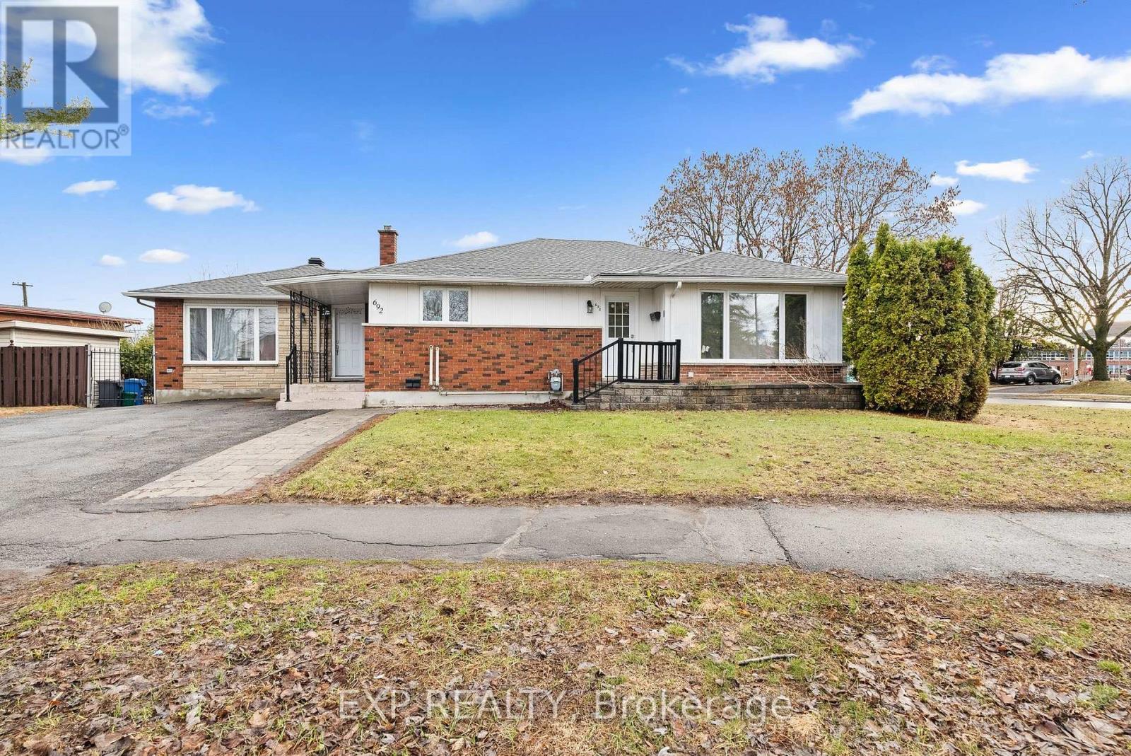 692 CLAUDE STREET Property Photo 1