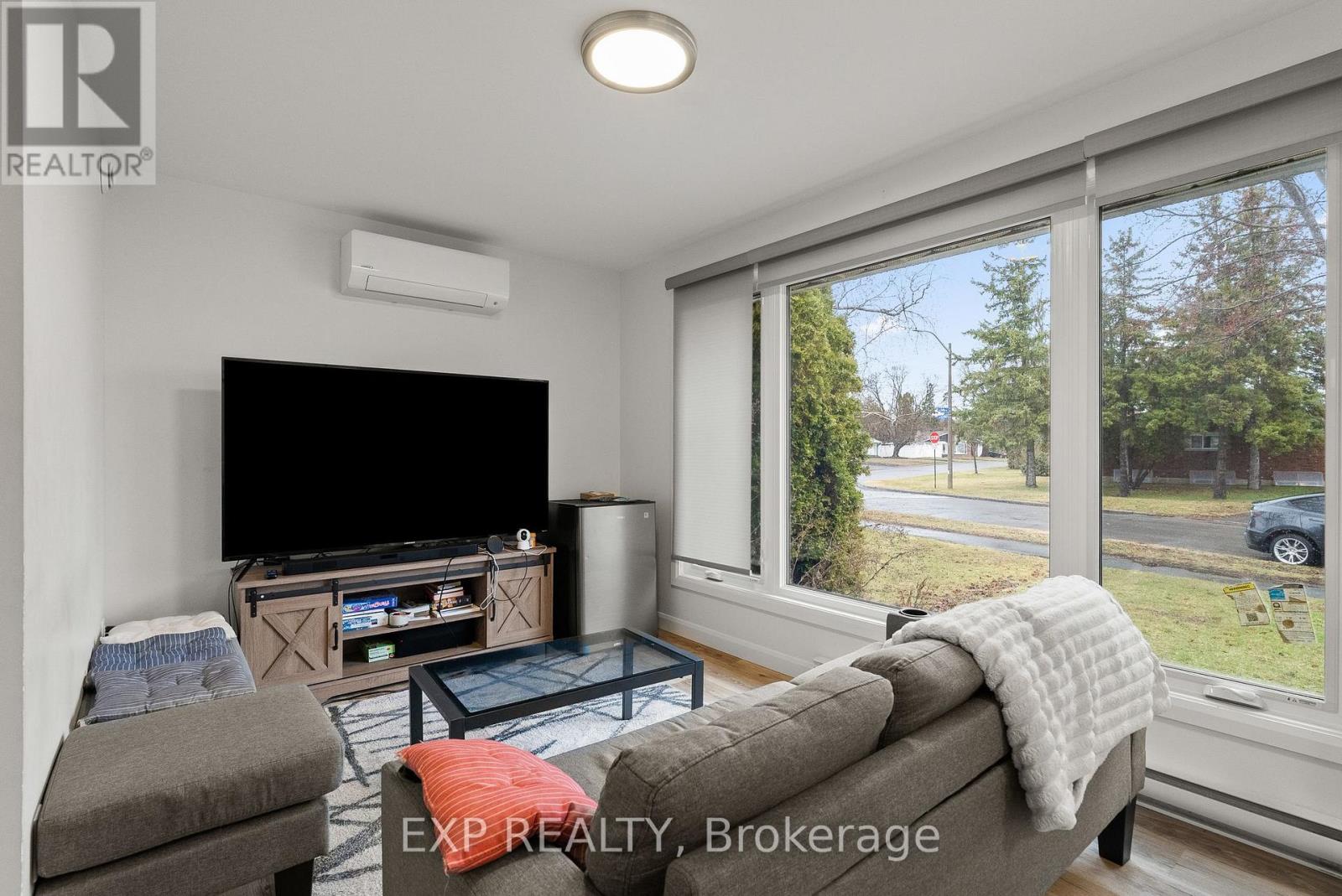 692 Claude Street Property Photo 5