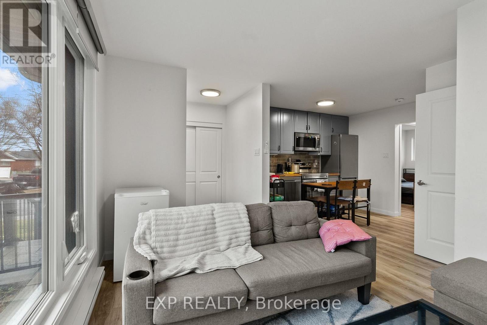 692 Claude Street Property Photo 6