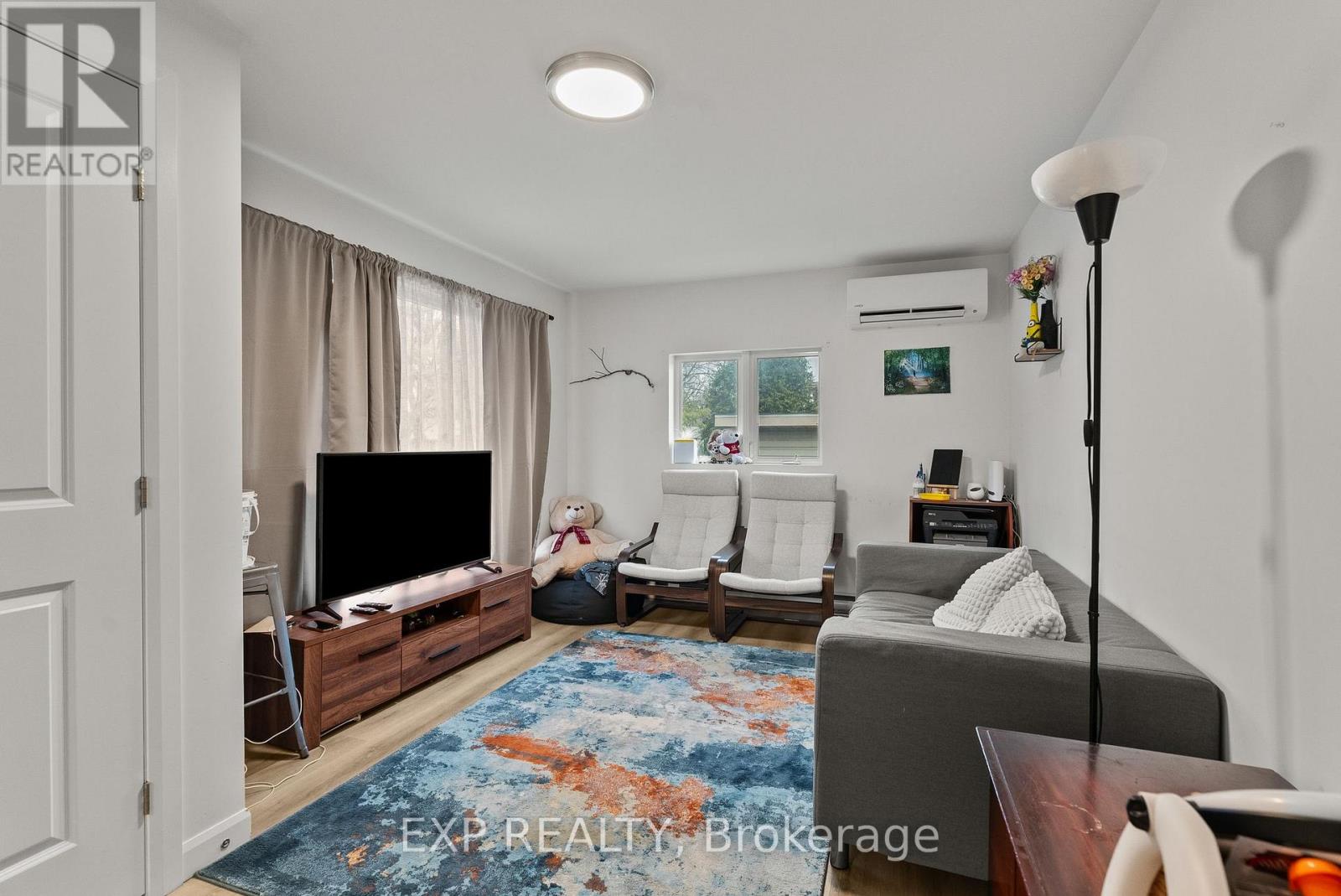 692 Claude Street Property Photo 7