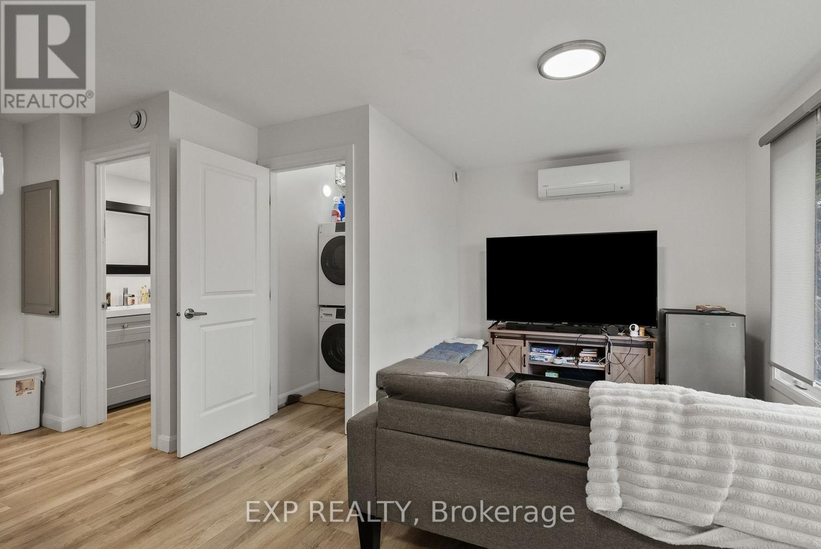 692 Claude Street Property Photo 8