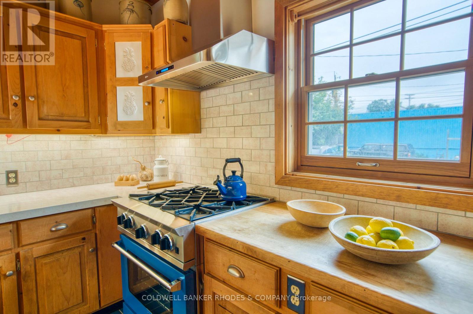 1329 Larose Avenue Property Photo 16