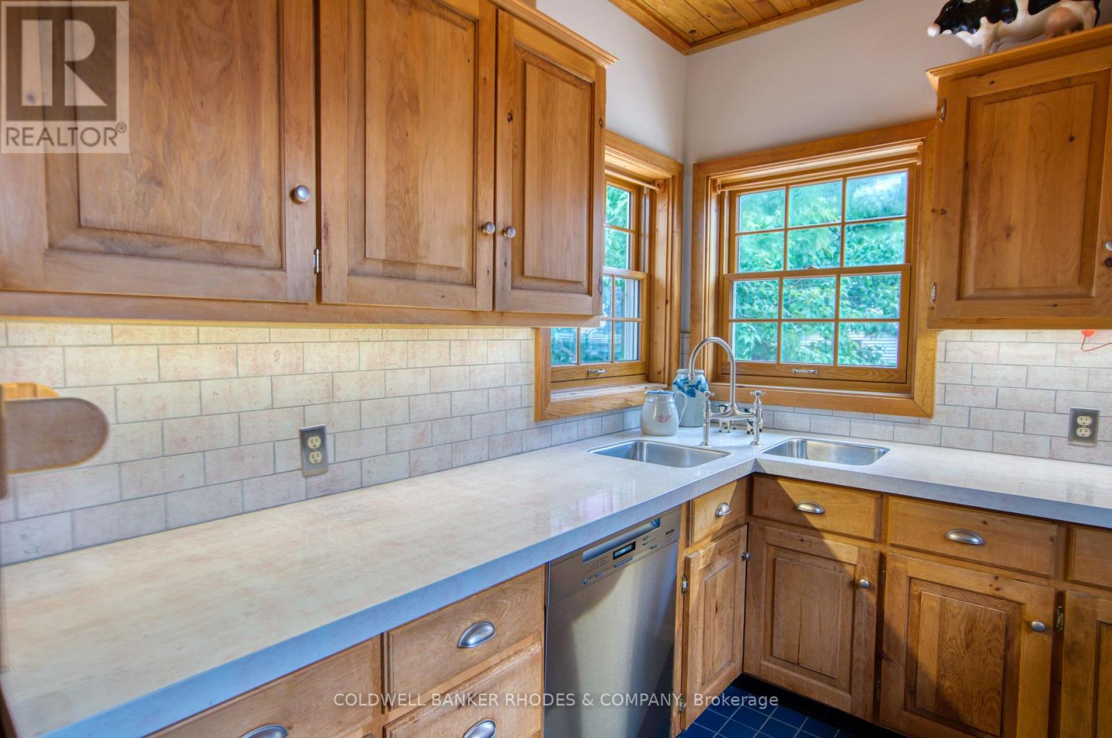1329 Larose Avenue Property Photo 17