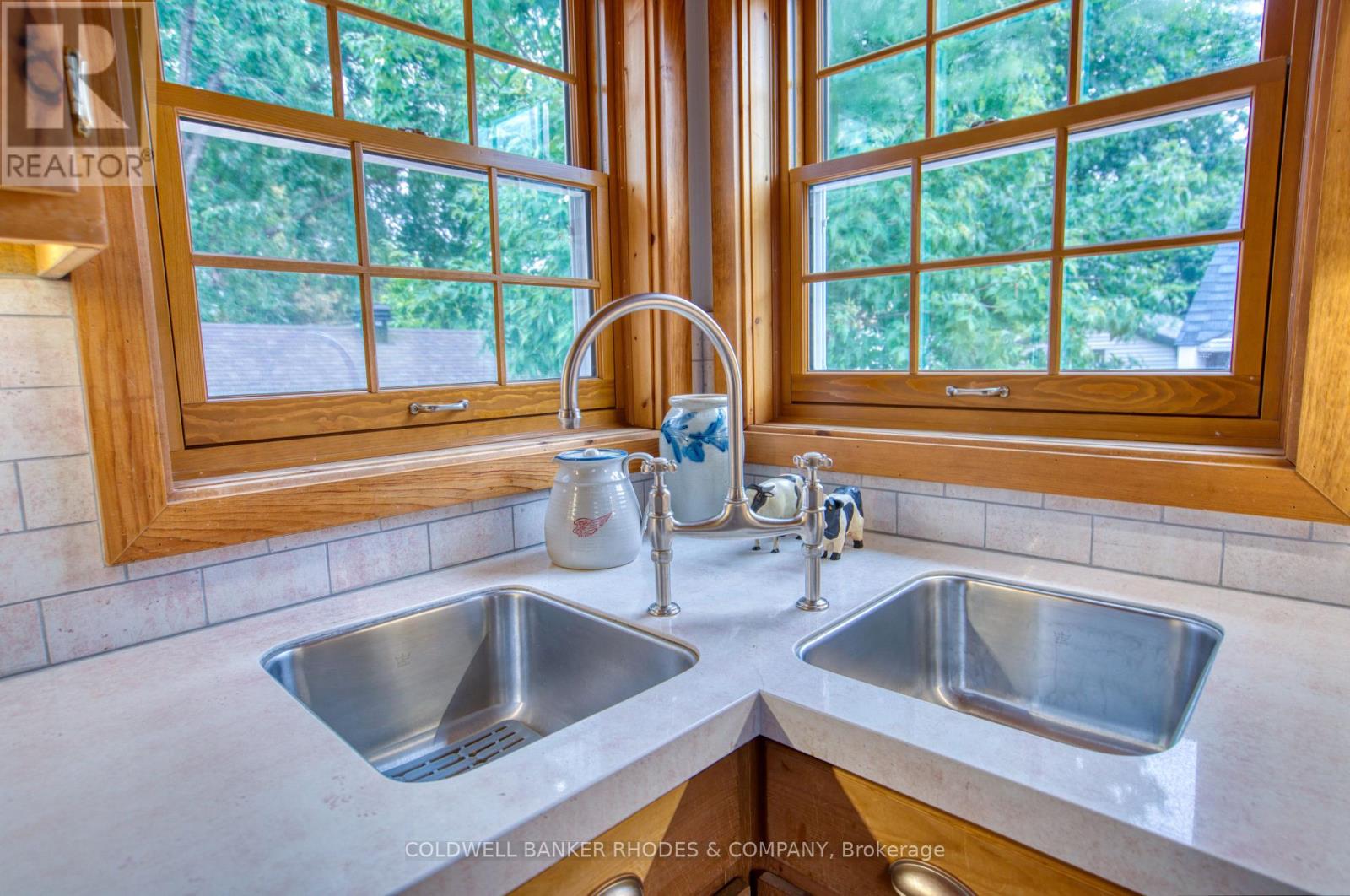 1329 Larose Avenue Property Photo 18