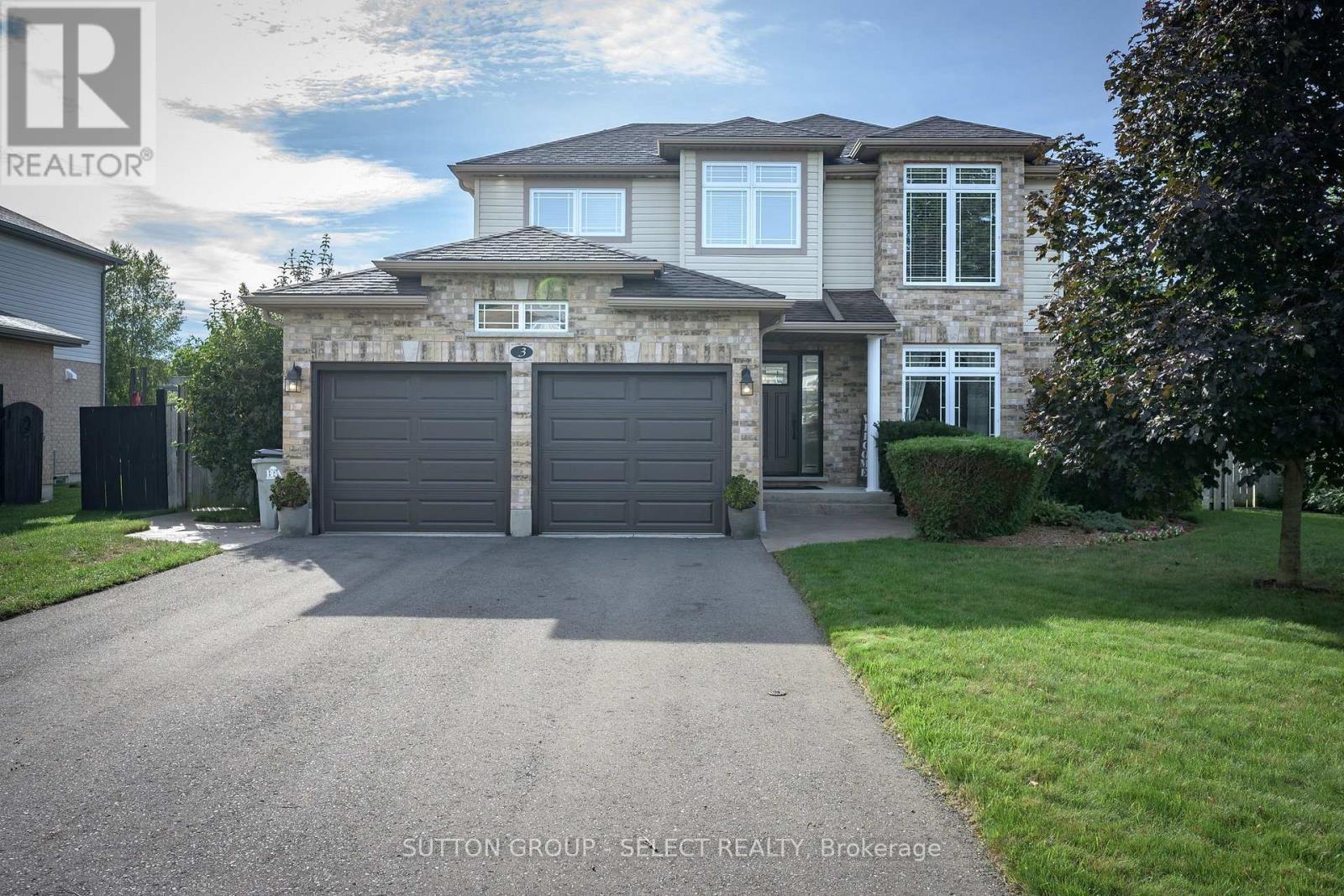 3 Fieldstone Crescent N Property Photo 1