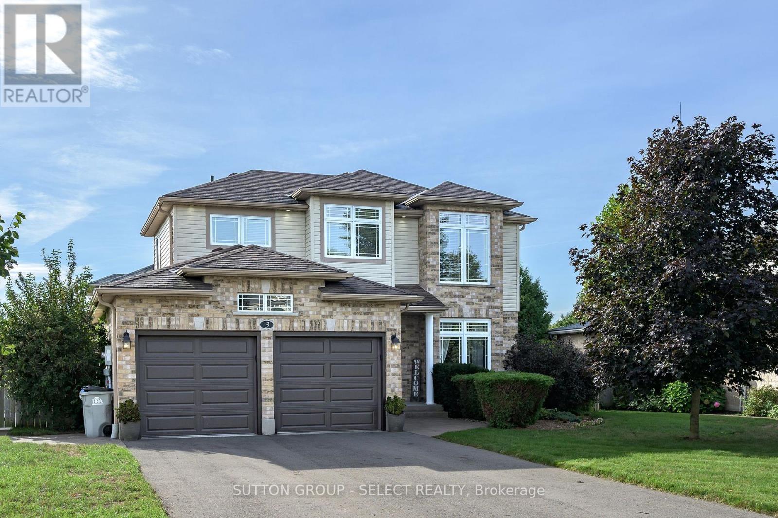 3 Fieldstone Crescent N Property Photo 2