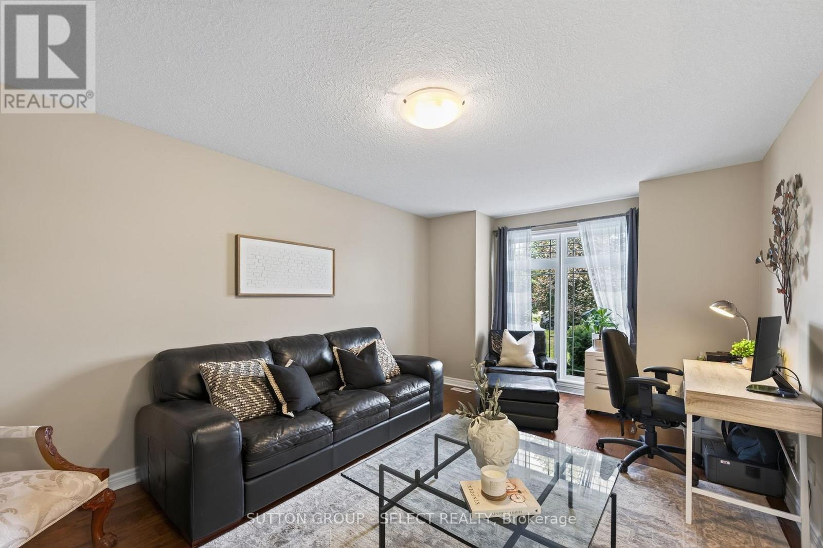 3 Fieldstone Crescent N Property Photo 4
