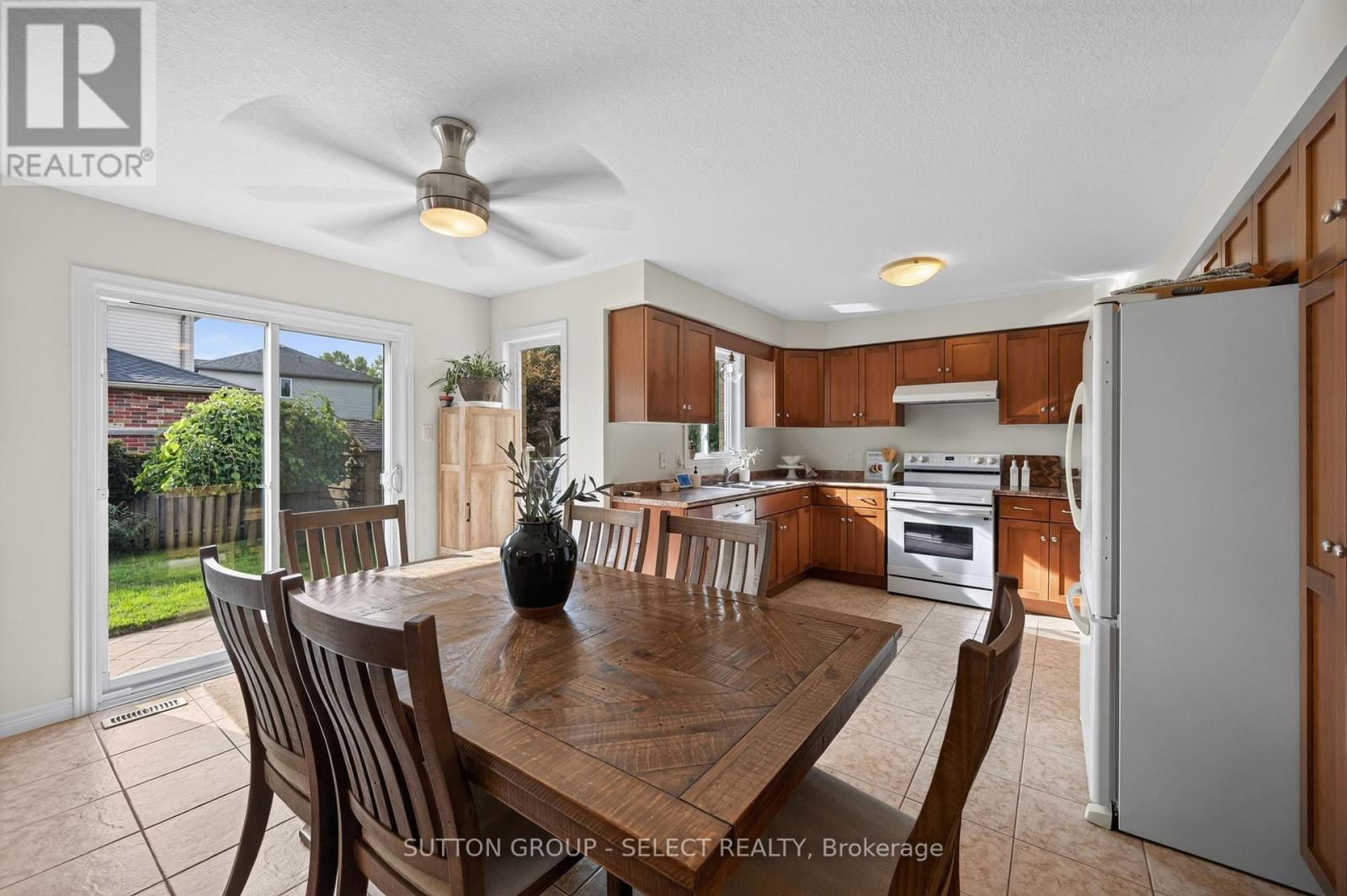 3 Fieldstone Crescent N Property Photo 7
