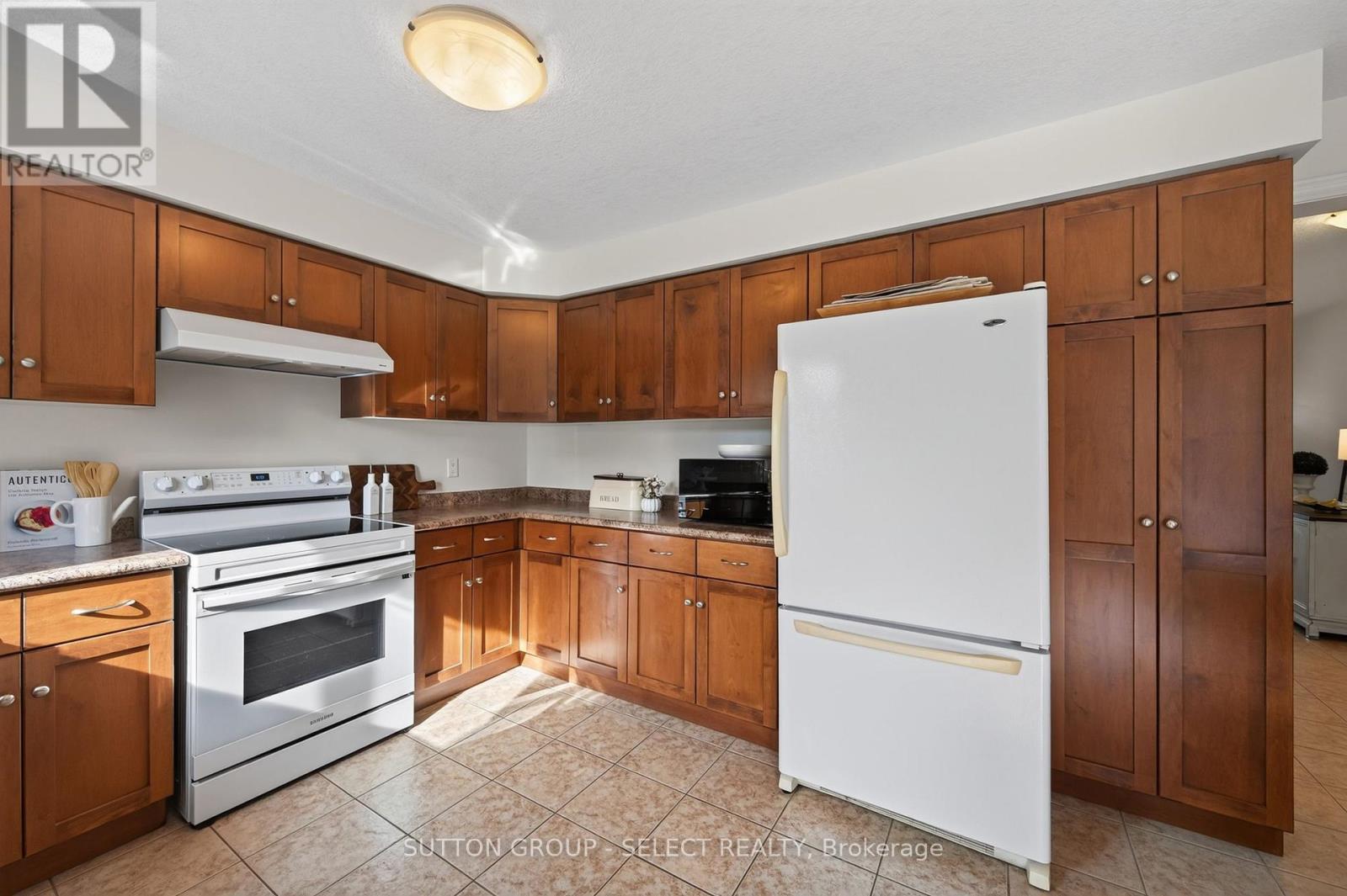 3 Fieldstone Crescent N Property Photo 9