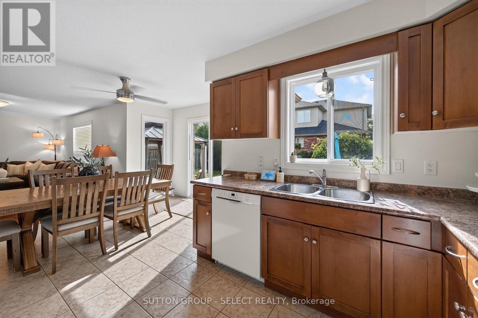 3 Fieldstone Crescent N Property Photo 10