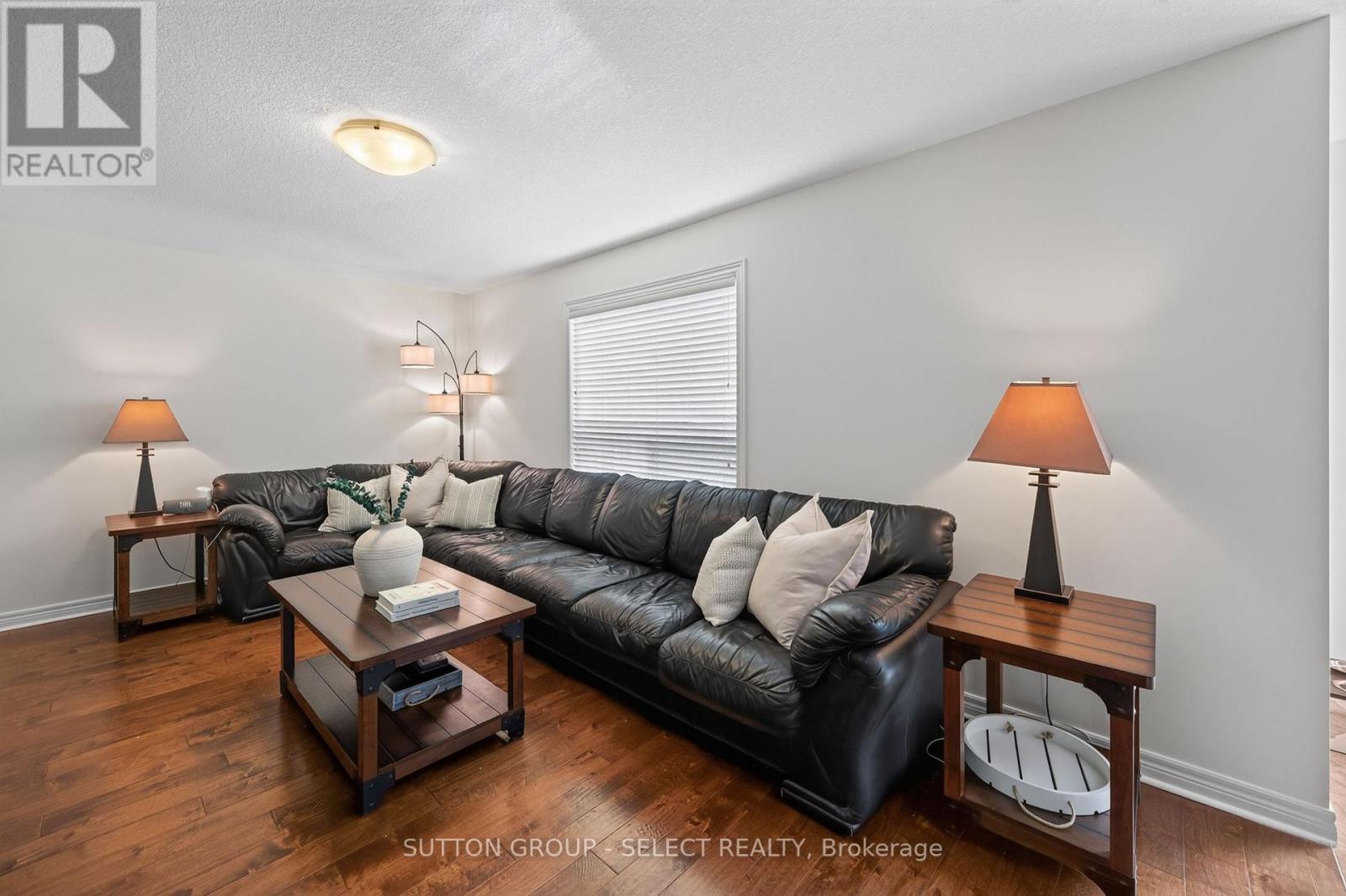 3 Fieldstone Crescent N Property Photo 12