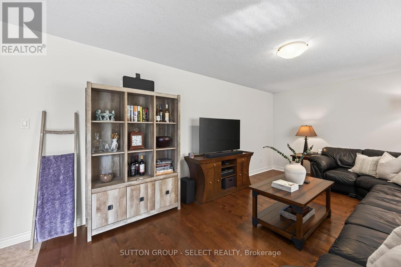 3 Fieldstone Crescent N Property Photo 13