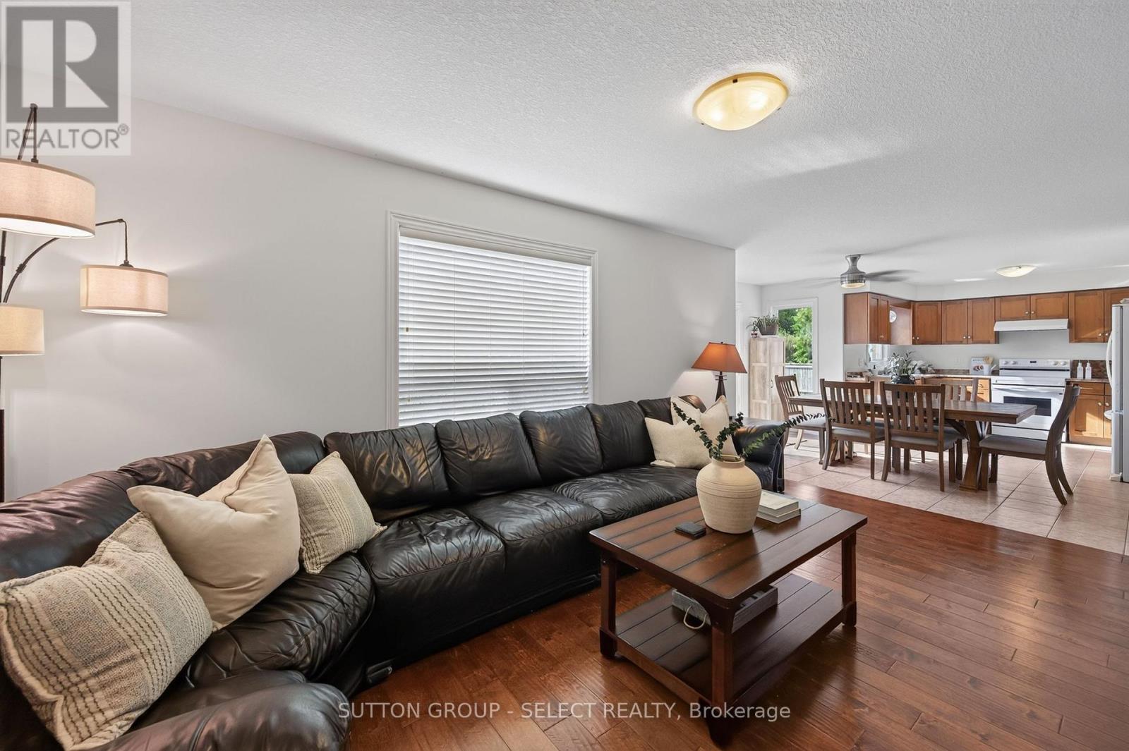 3 Fieldstone Crescent N Property Photo 14