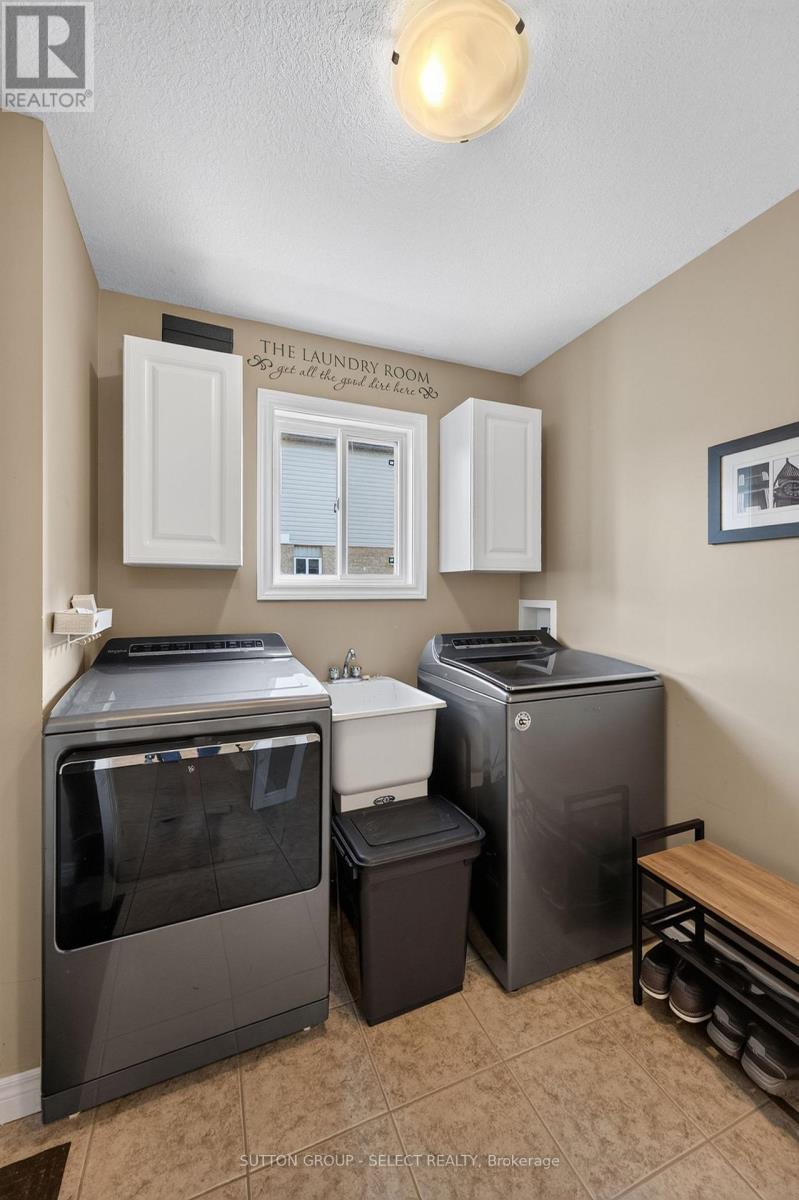 3 Fieldstone Crescent N Property Photo 15