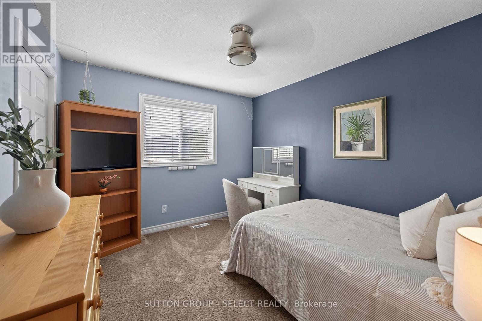 3 Fieldstone Crescent N Property Photo 23