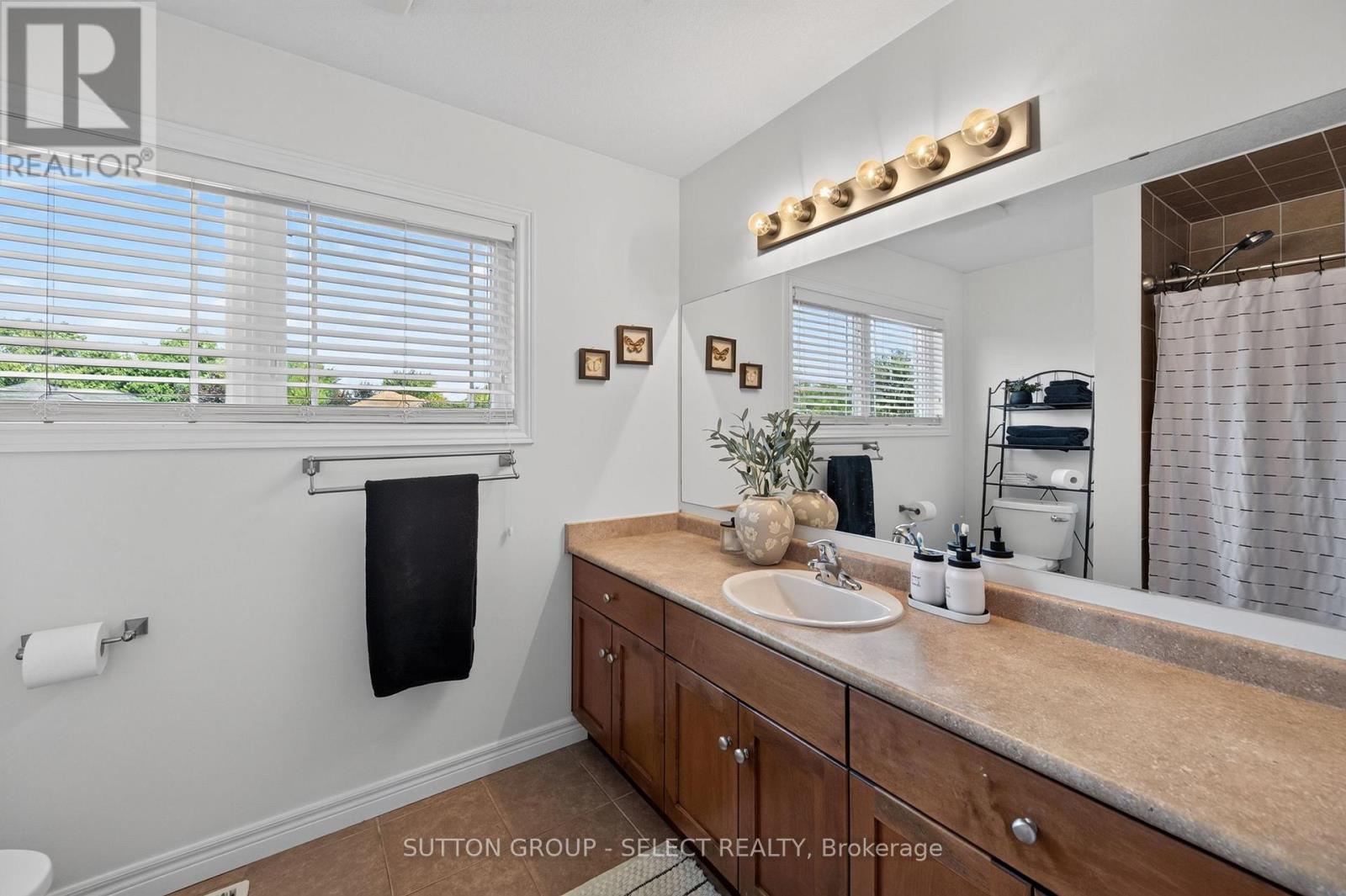 3 Fieldstone Crescent N Property Photo 25