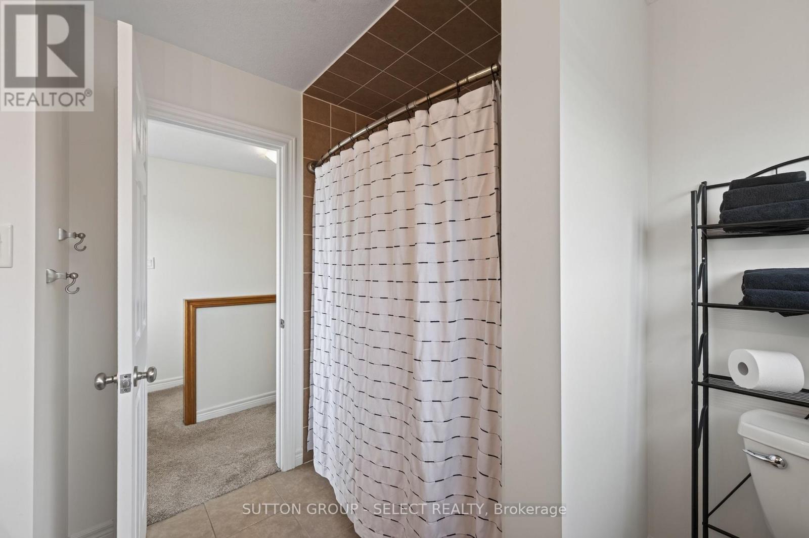 3 Fieldstone Crescent N Property Photo 26