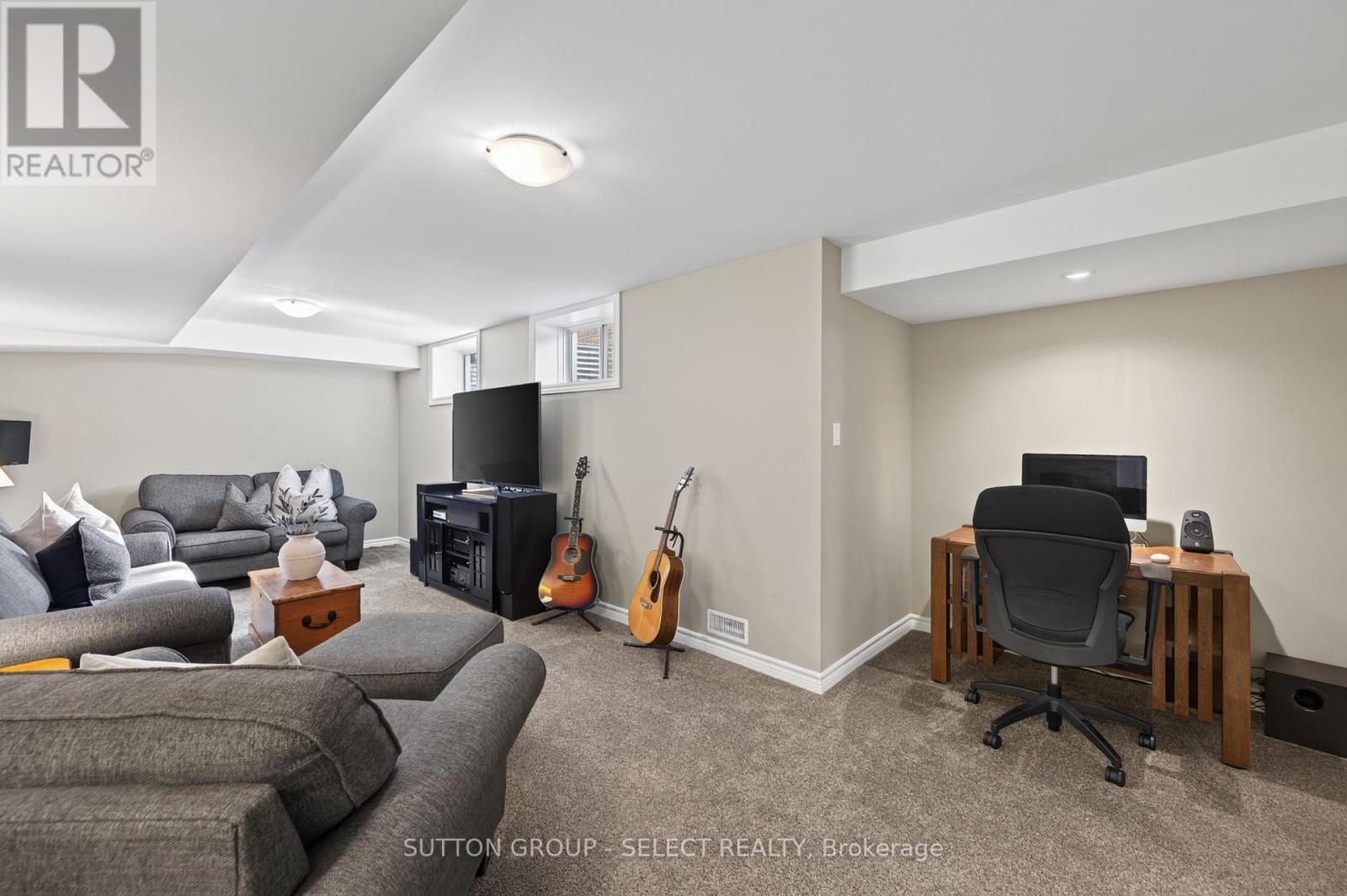 3 Fieldstone Crescent N Property Photo 28