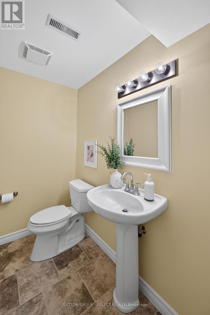 3 Fieldstone Crescent N Property Photo 31
