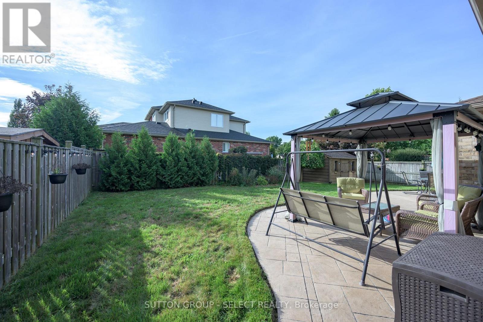 3 Fieldstone Crescent N Property Photo 32