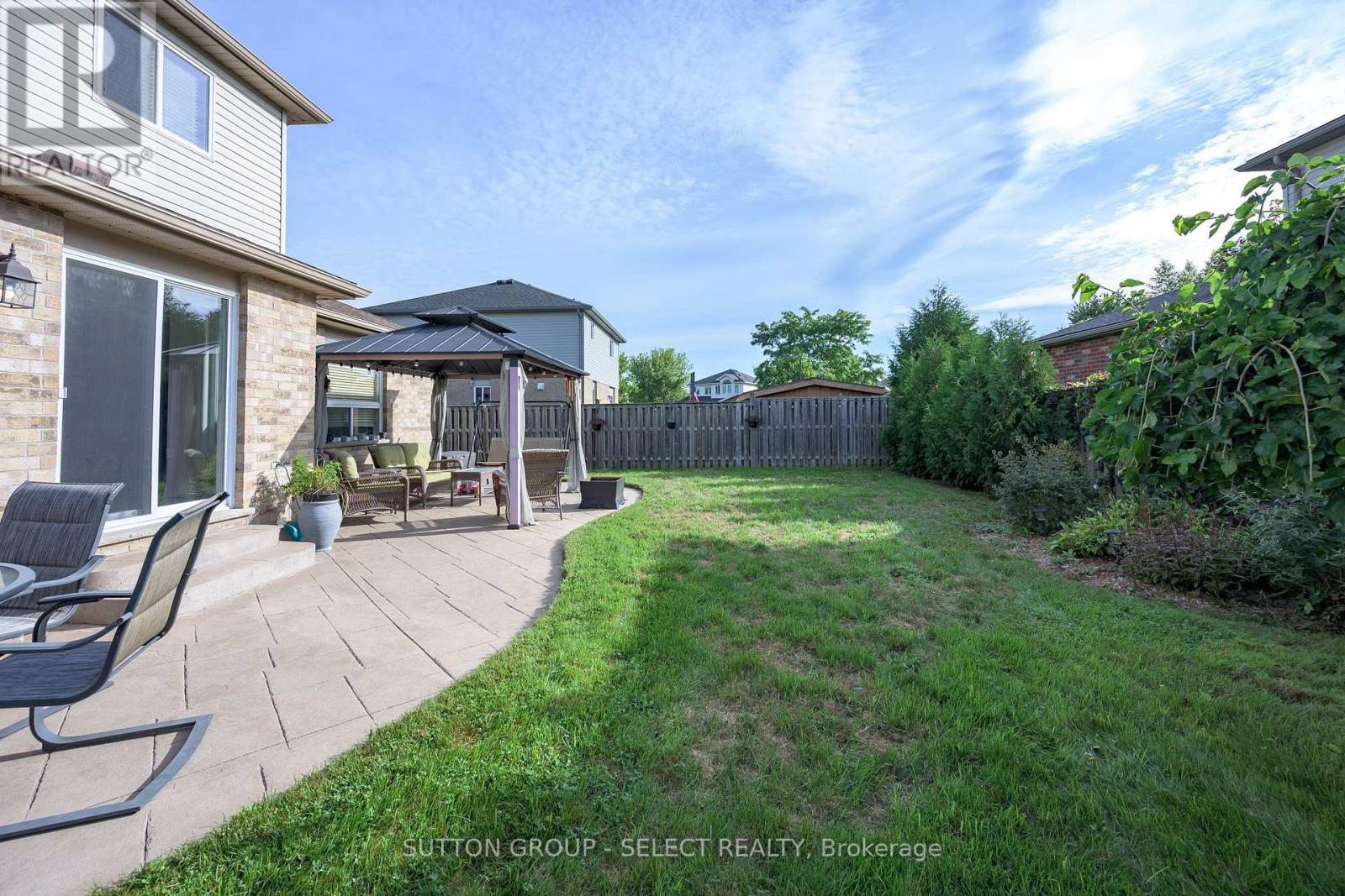 3 Fieldstone Crescent N Property Photo 37