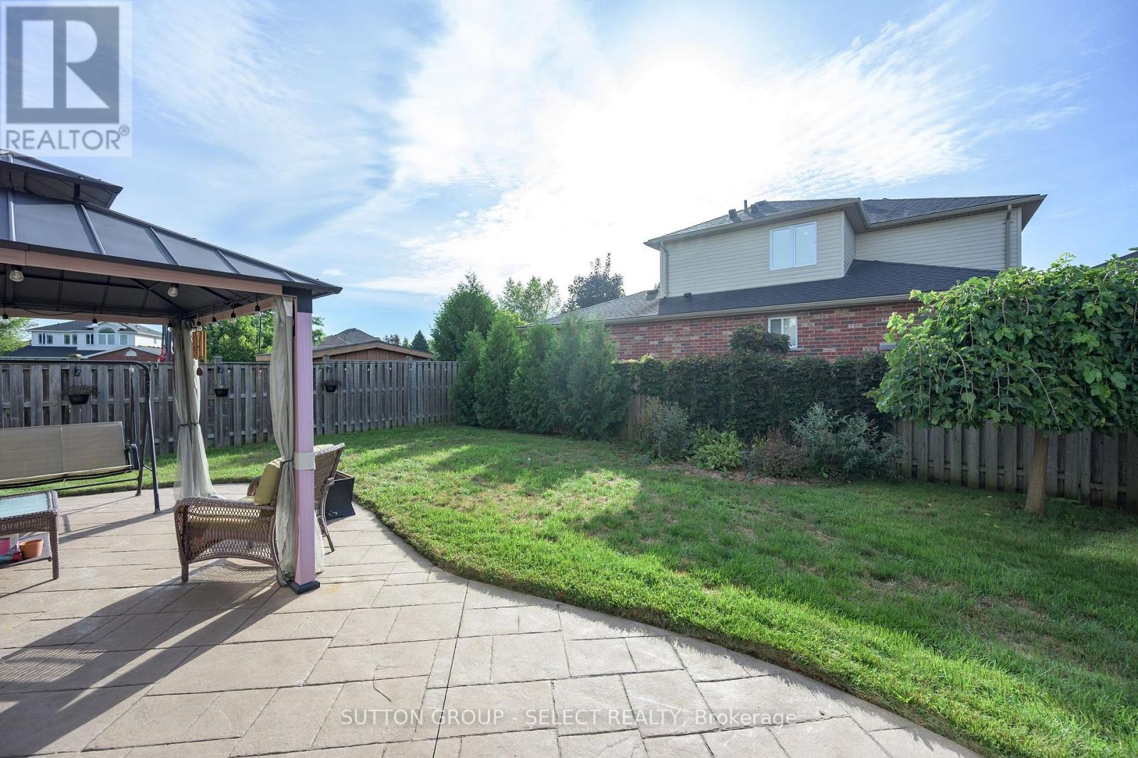 3 Fieldstone Crescent N Property Photo 38