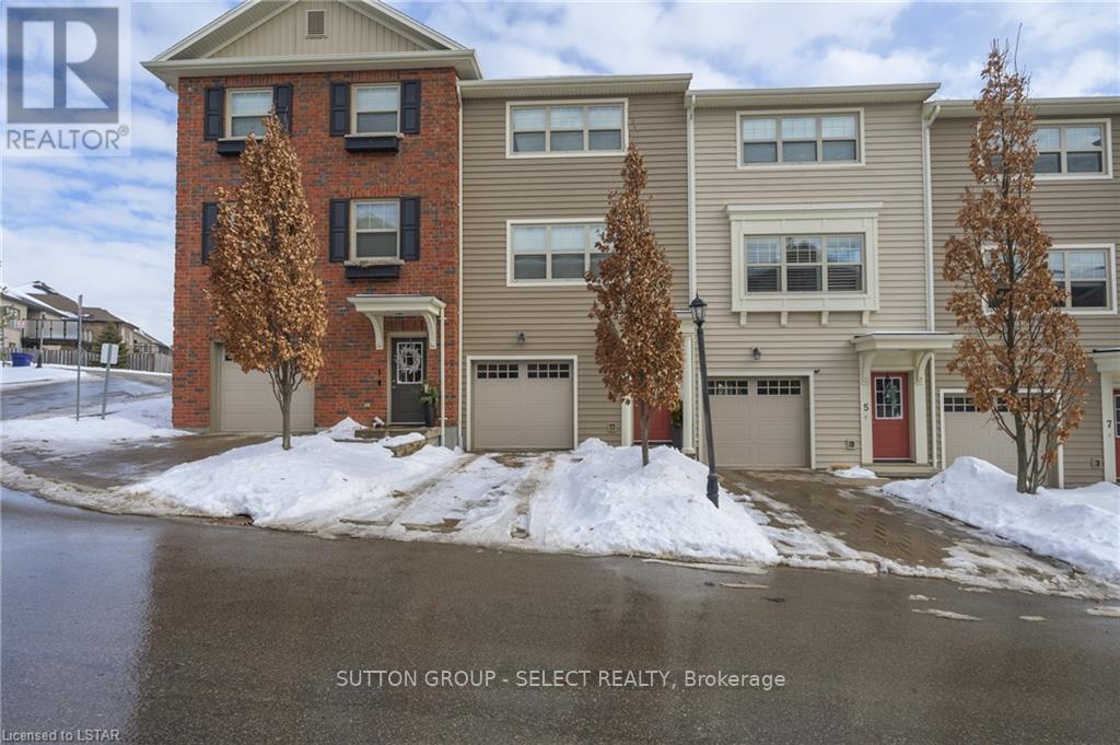 3 - 1850 Beaverbrook Avenue Property Photo 1