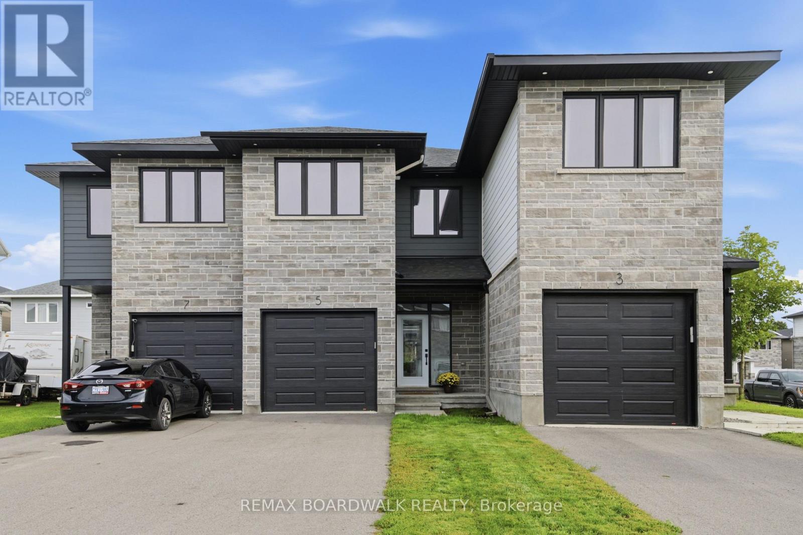 5 MORRALL COURT Property Photo 1