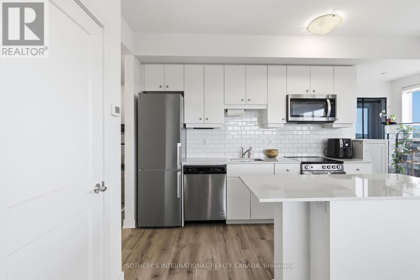 514 - 247 Northfield Drive E Property Photo 3