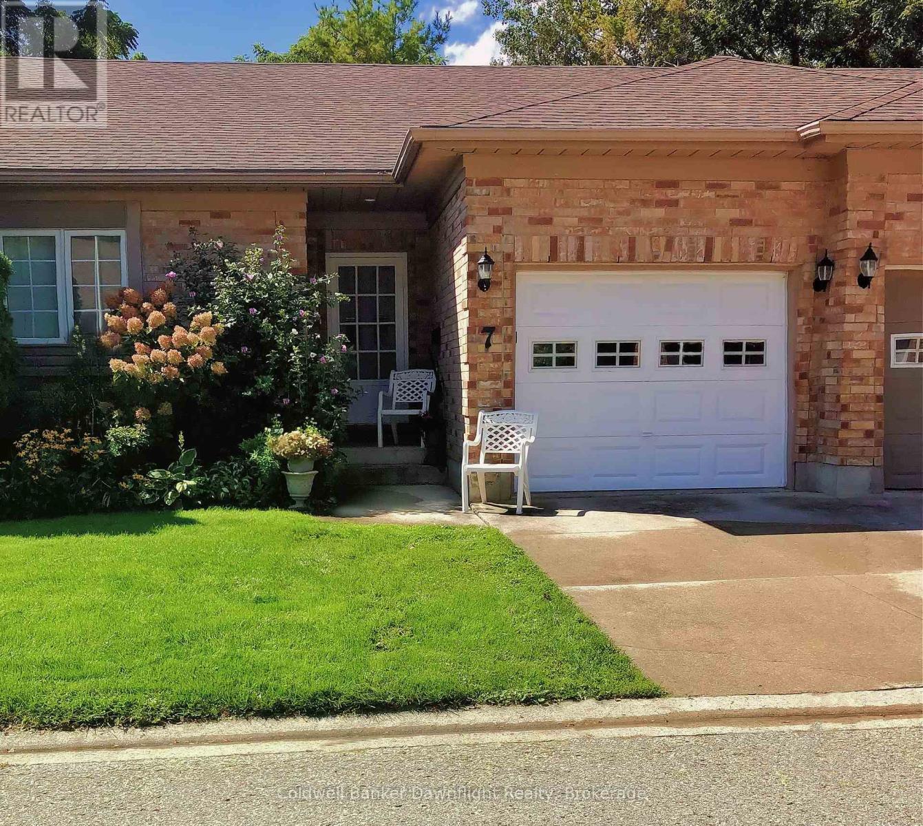7 BROOKSIDE PLACE Property Photo 1