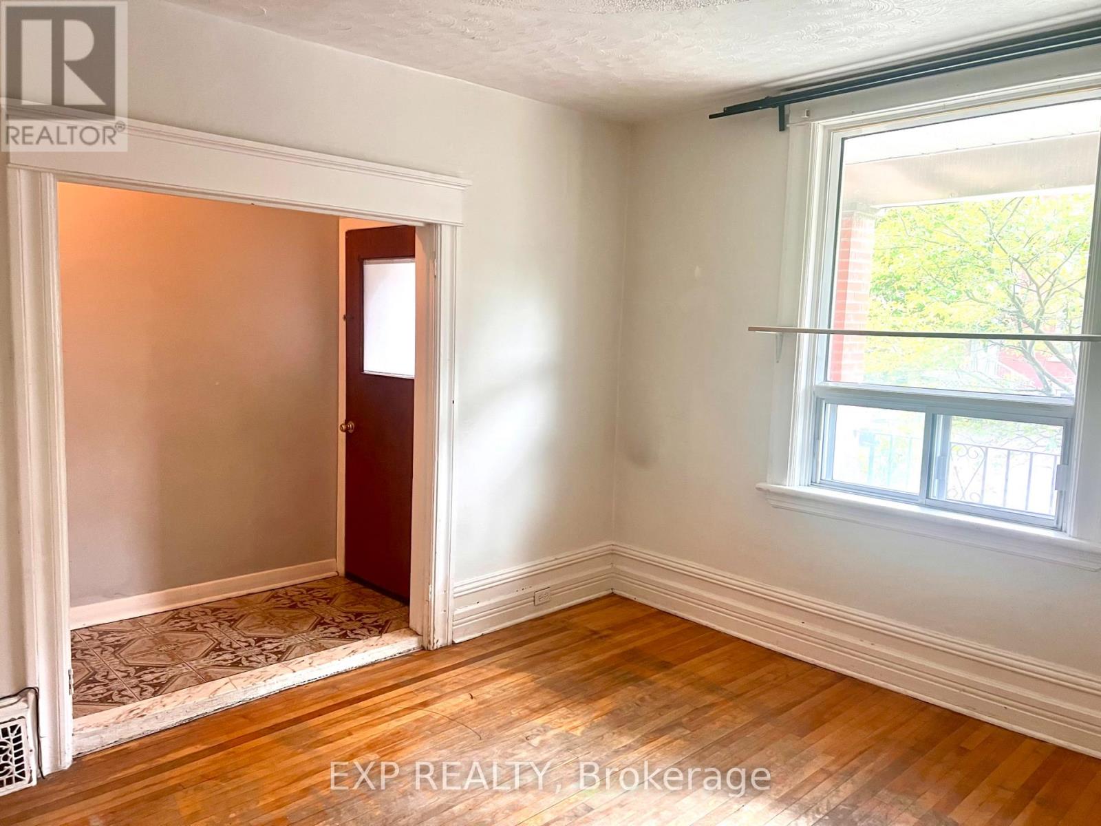 57 Spadina Avenue Property Photo 4