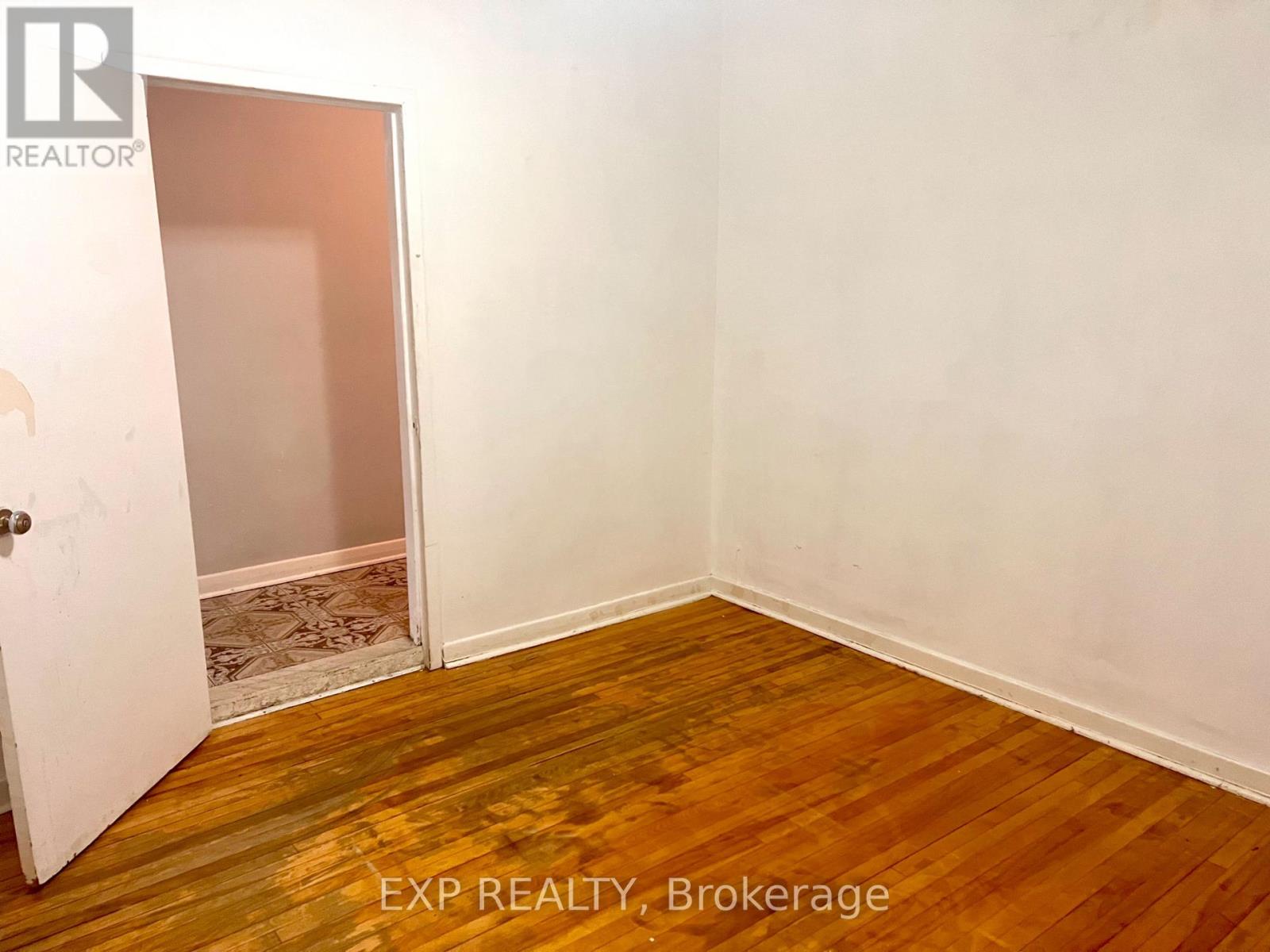 57 Spadina Avenue Property Photo 8