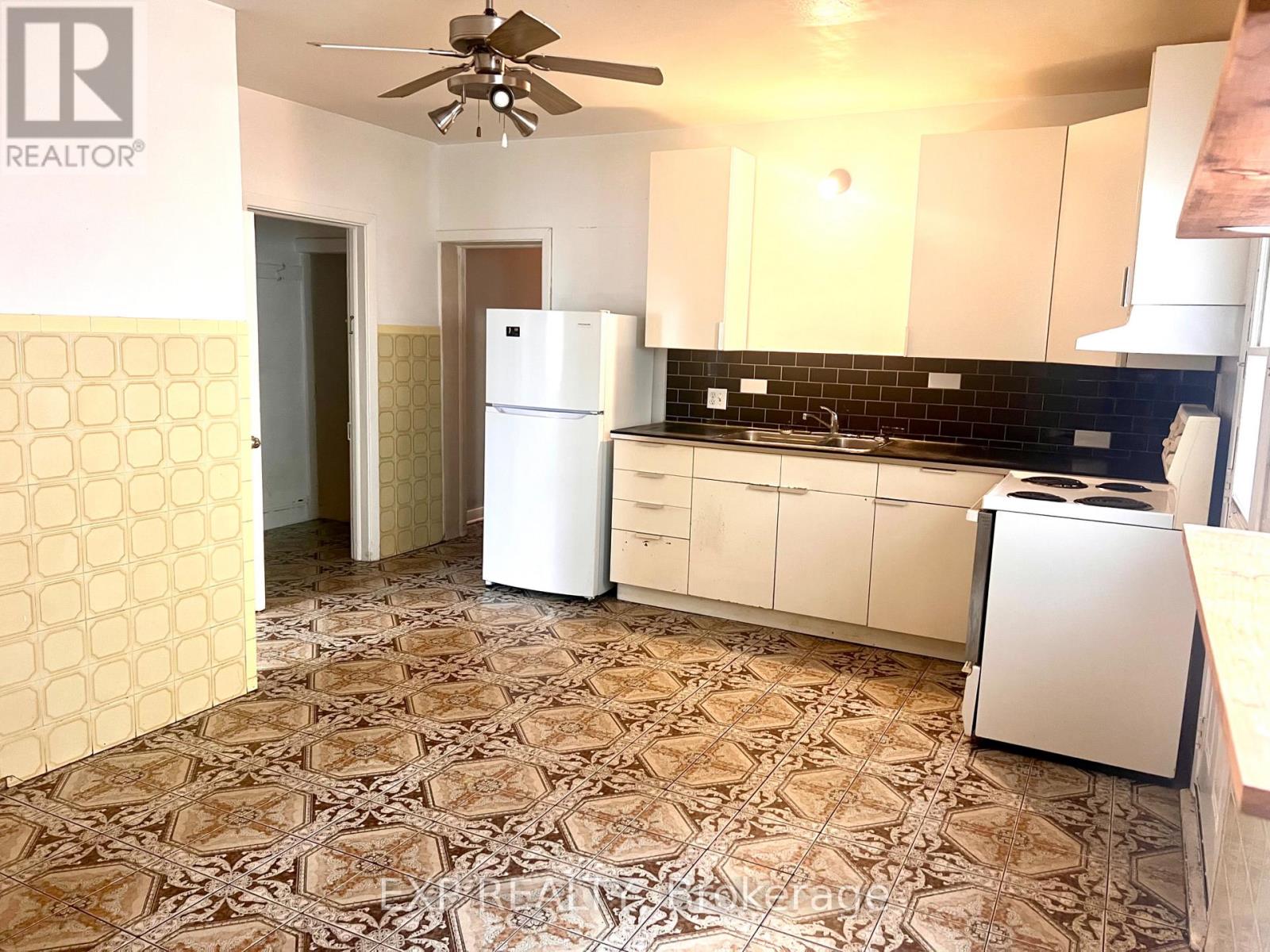 57 Spadina Avenue Property Photo 10
