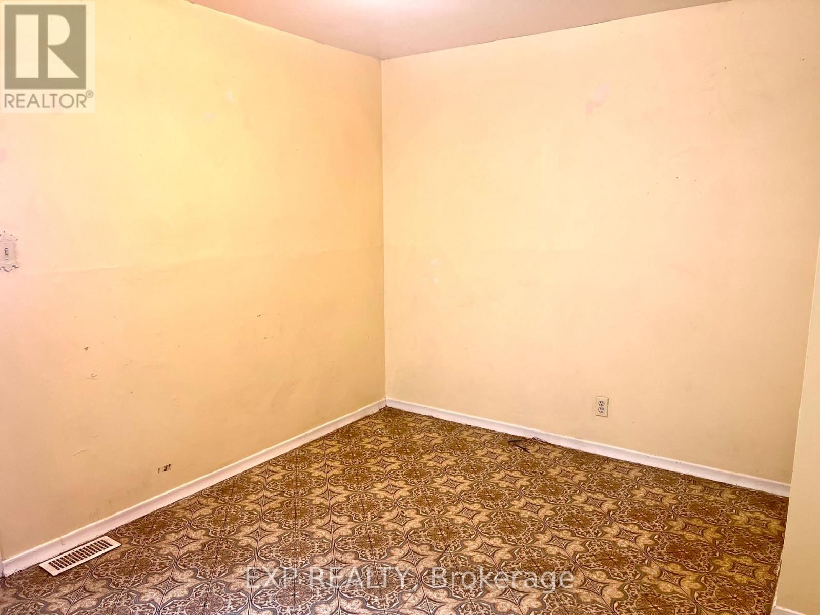 57 Spadina Avenue Property Photo 12