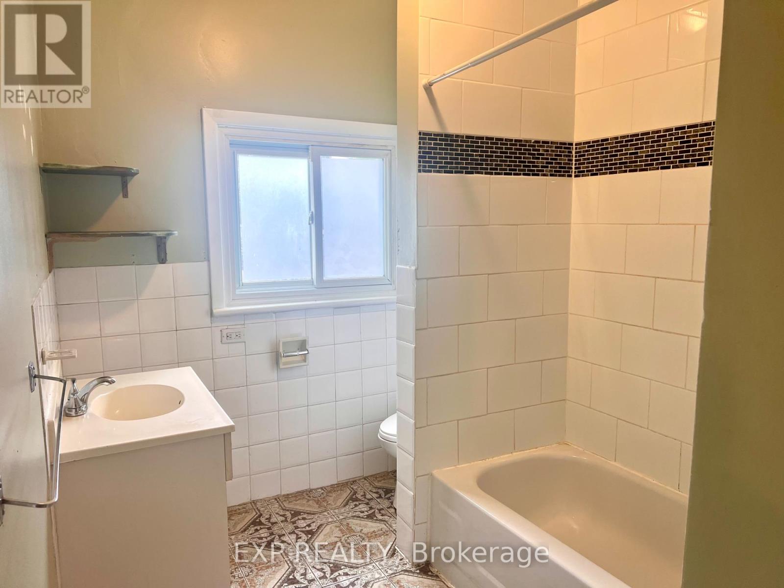 57 Spadina Avenue Property Photo 13