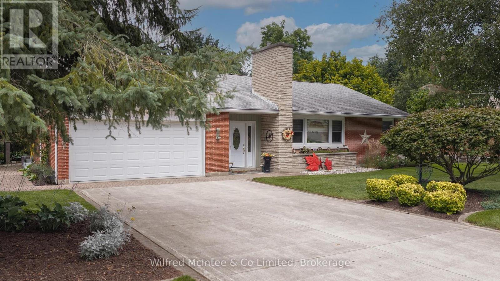 31 Johnstone Boulevard Property Photo 1