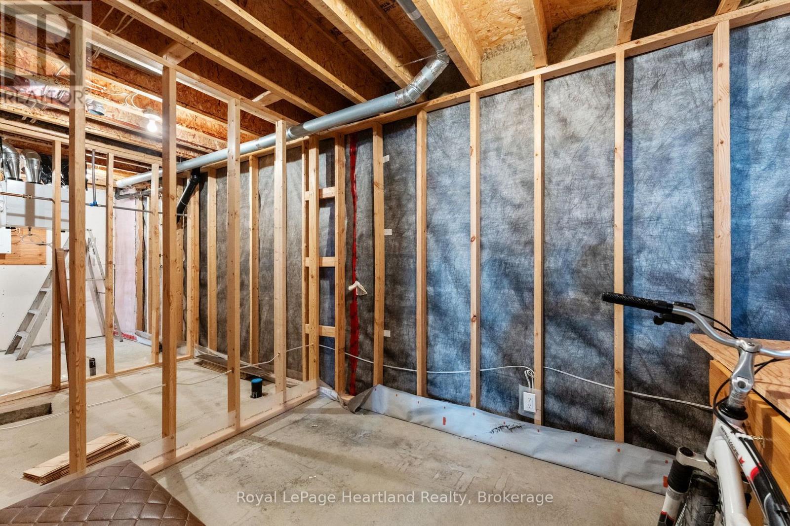 17 Clayton Street Property Photo 28