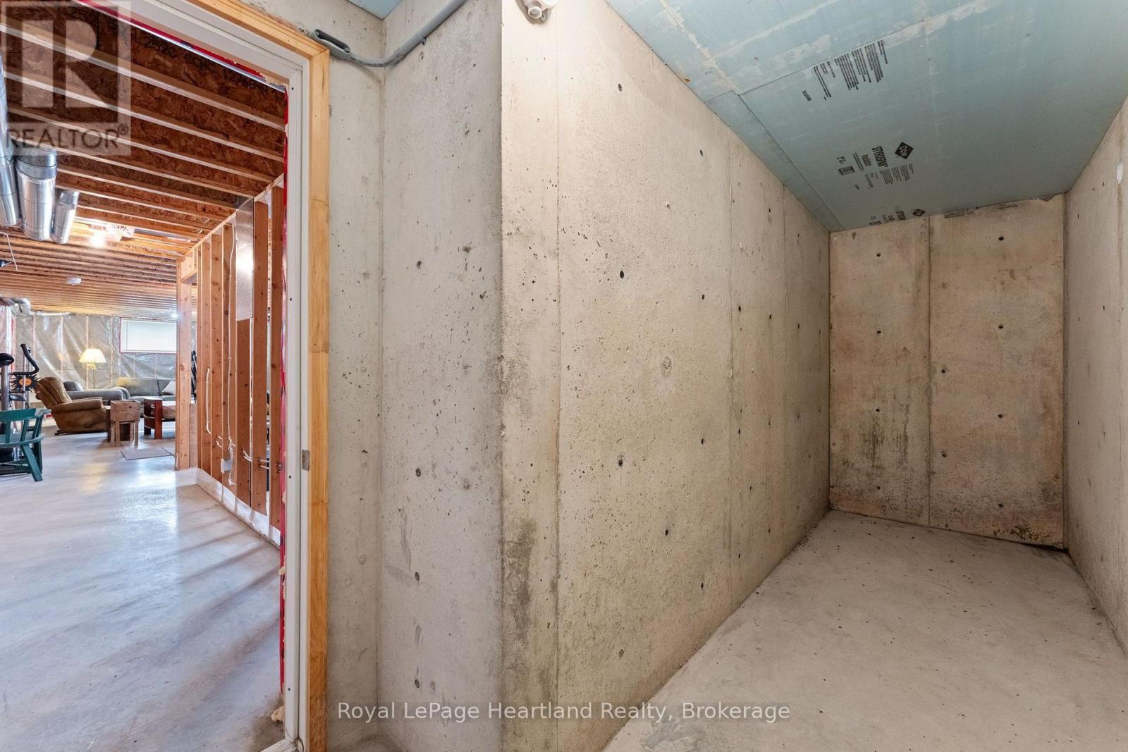 17 Clayton Street Property Photo 32