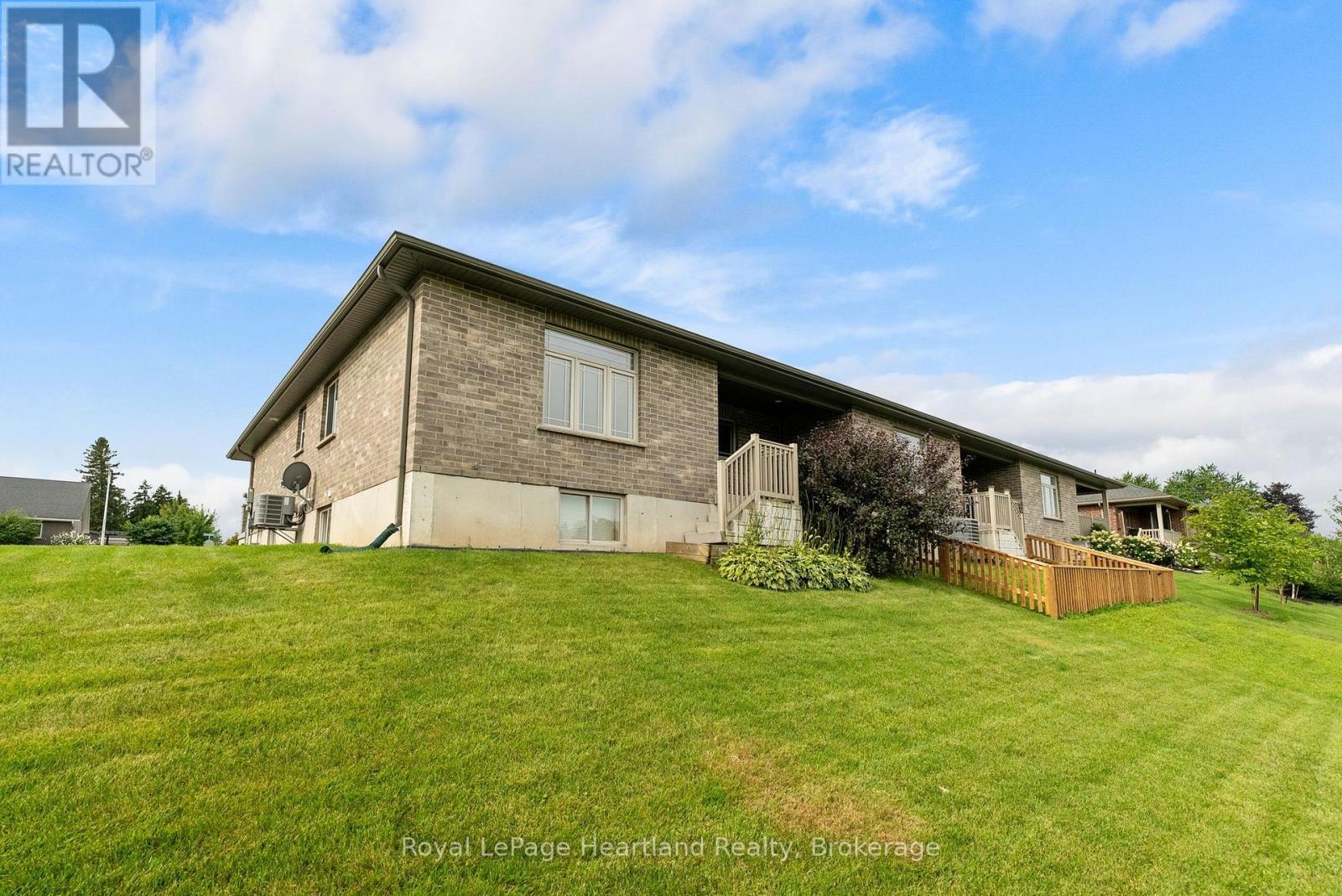 17 Clayton Street Property Photo 36